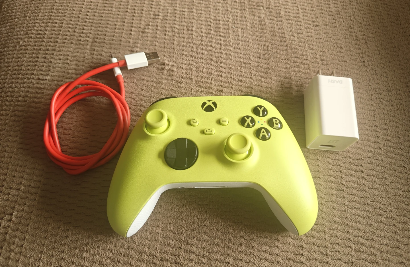 Xbox Series Controller Electric Volt + Charger