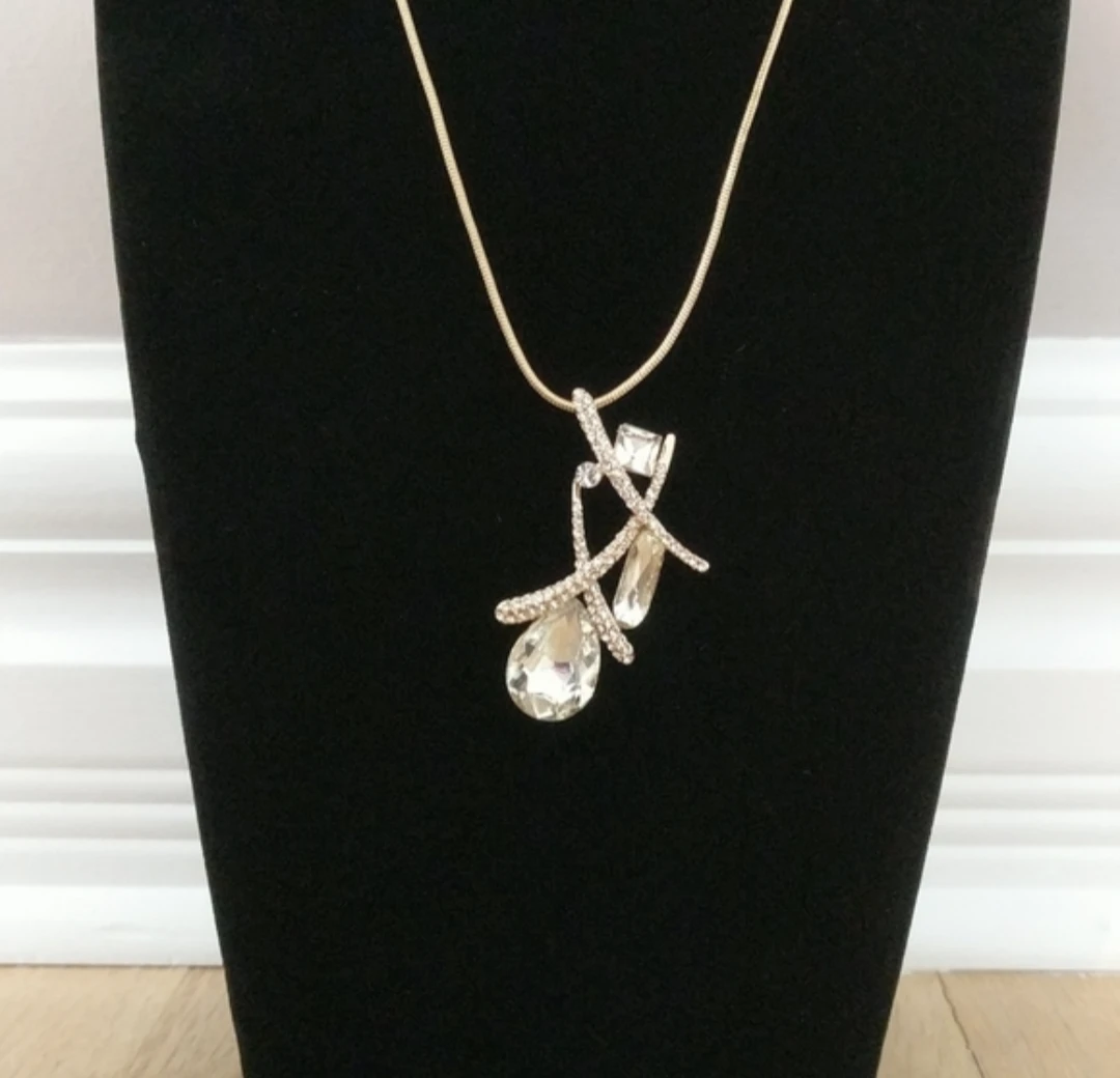 Beautiful Rose Gold Necklace - photo 2