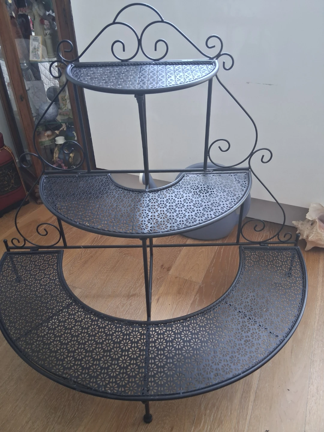 Black Metal 3-Tier Tiered Plant Stand