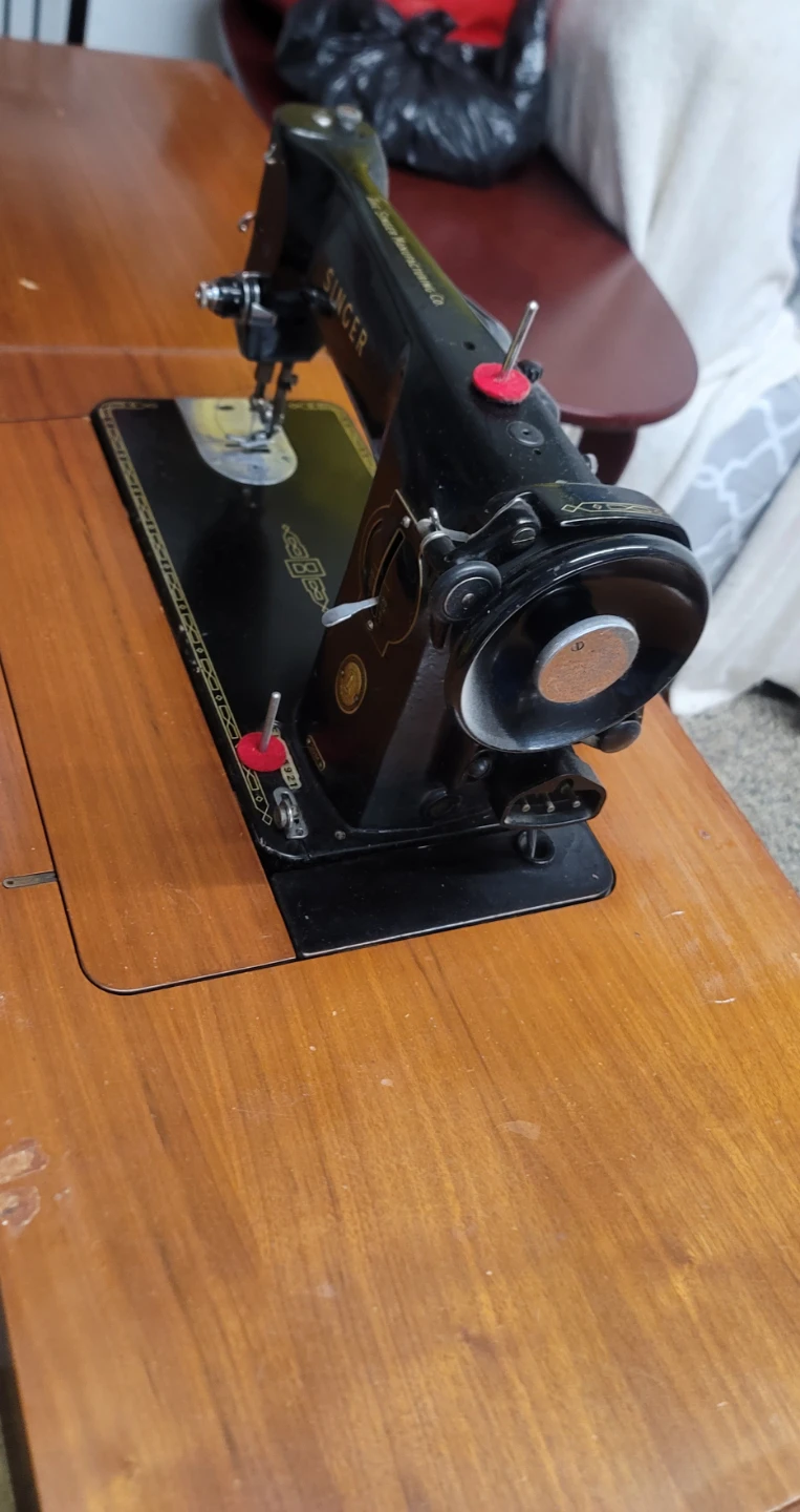 Vintage Singer Sewing Machine - photo 2