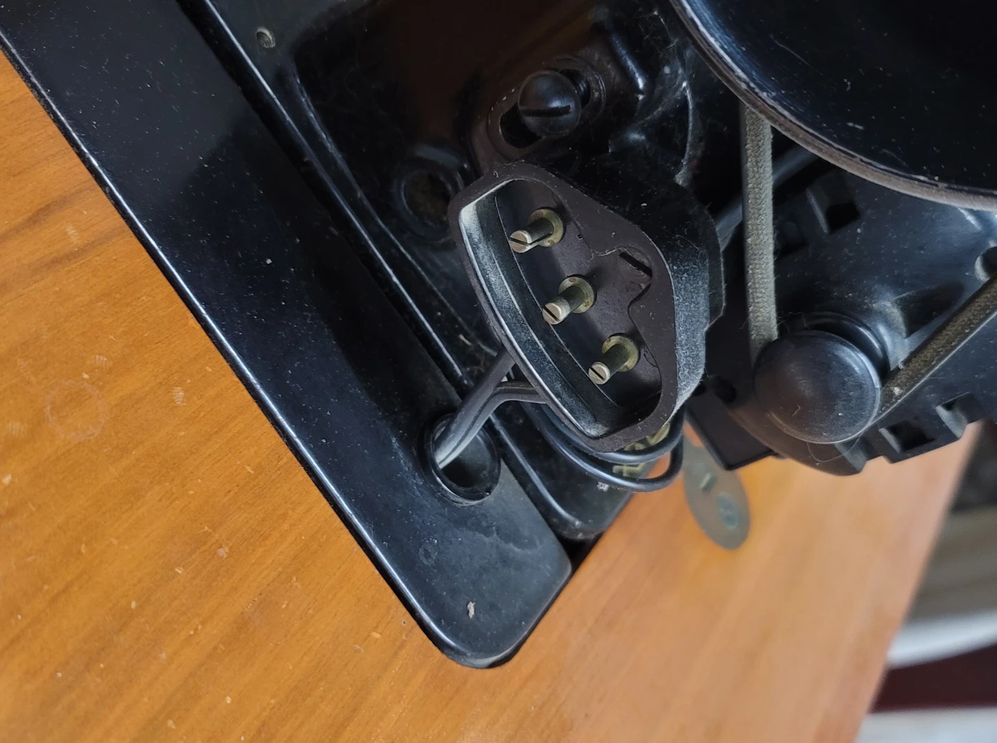 Vintage Singer Sewing Machine - photo 4