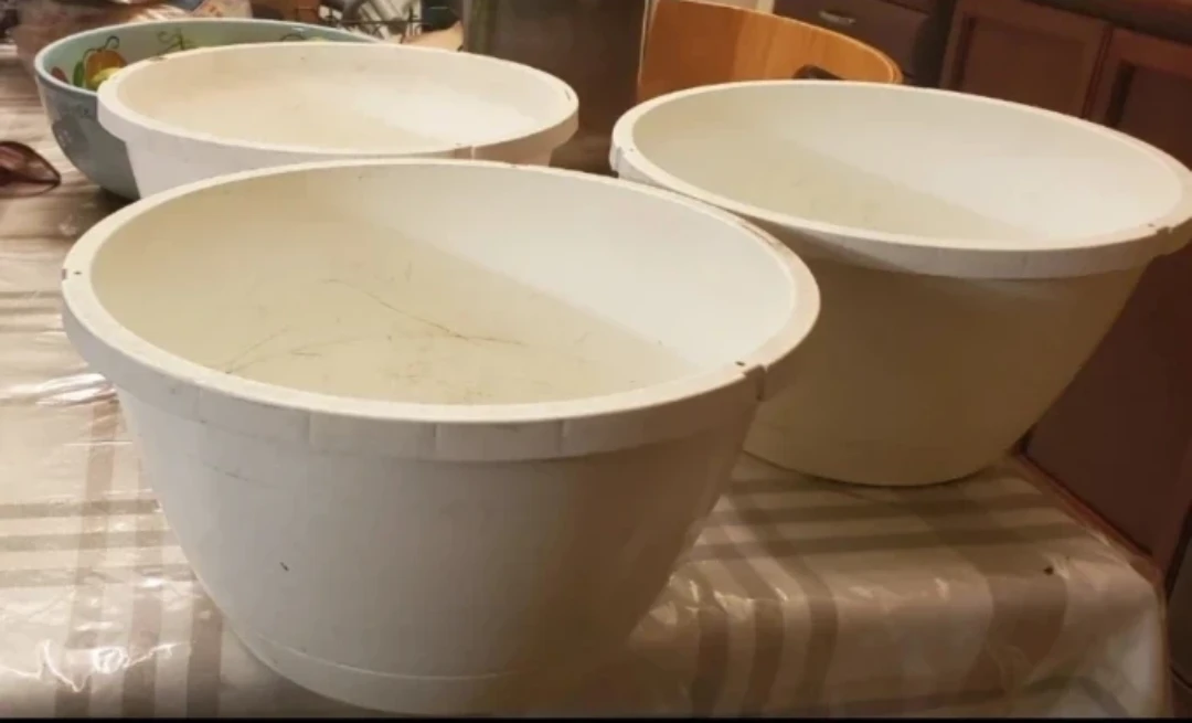 White Plastic Planter Pots (Set of 3) ⚽️⚽️⚽️