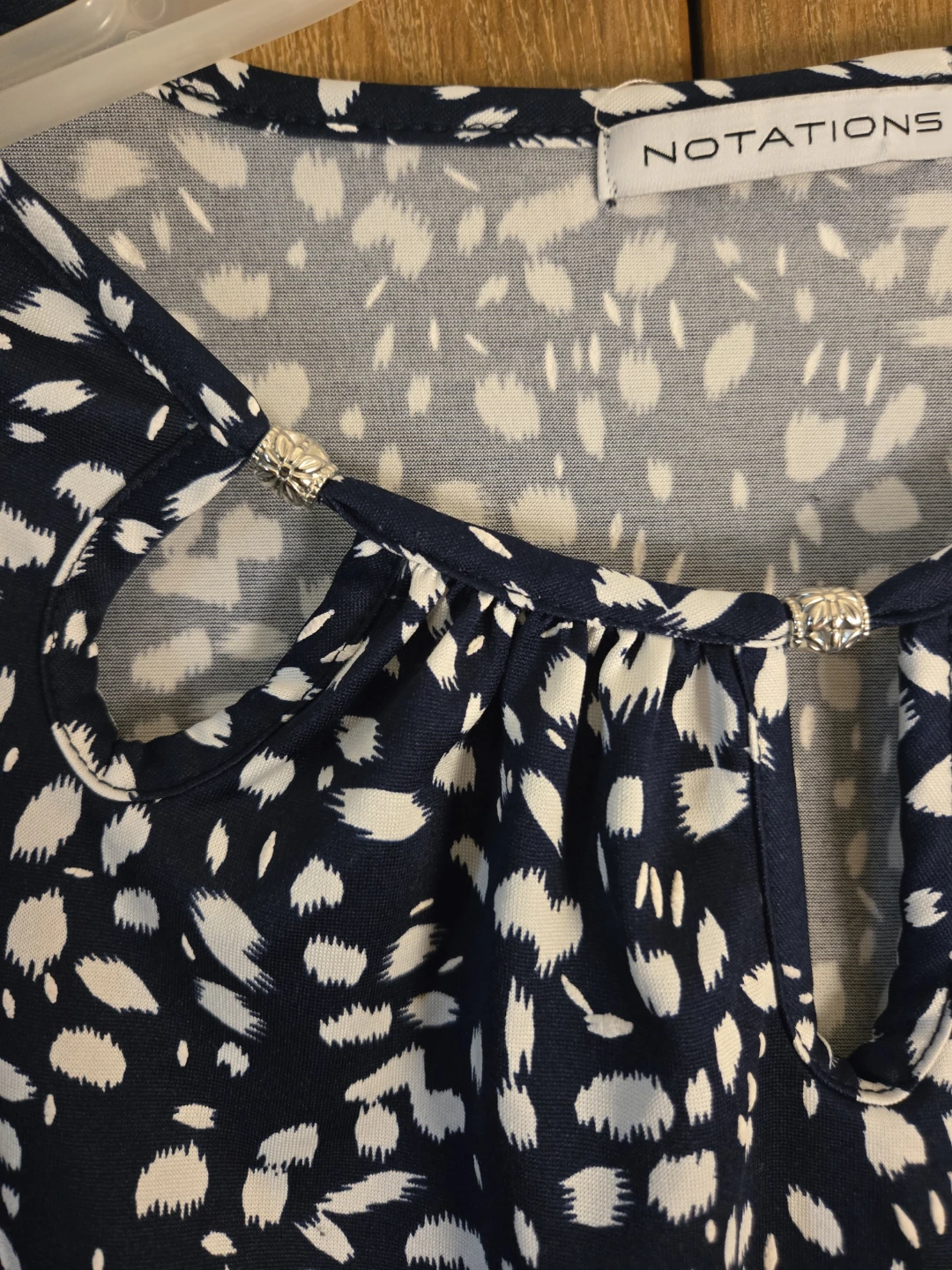 Notations Women's Navy & White Print Top Size M - photo 3