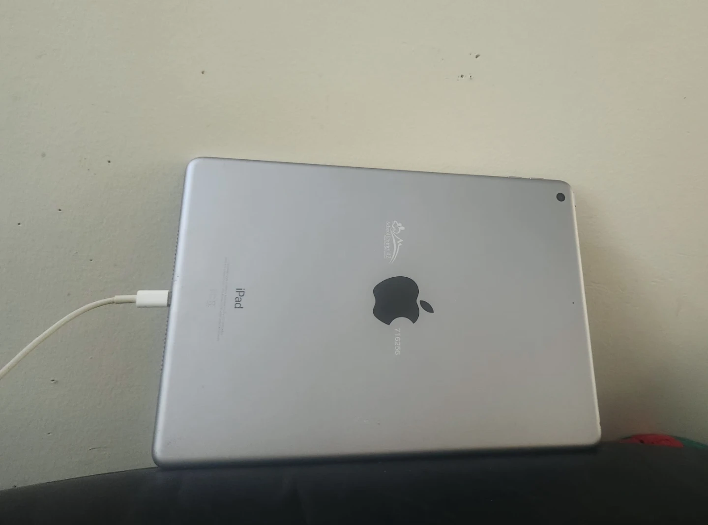Ipad 5th gen , 32gb - photo 4