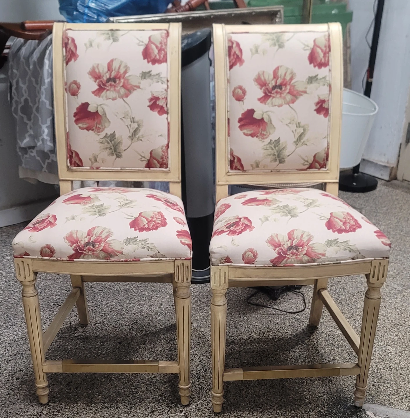Pair of accent chairs with floral upholstery - photo 2