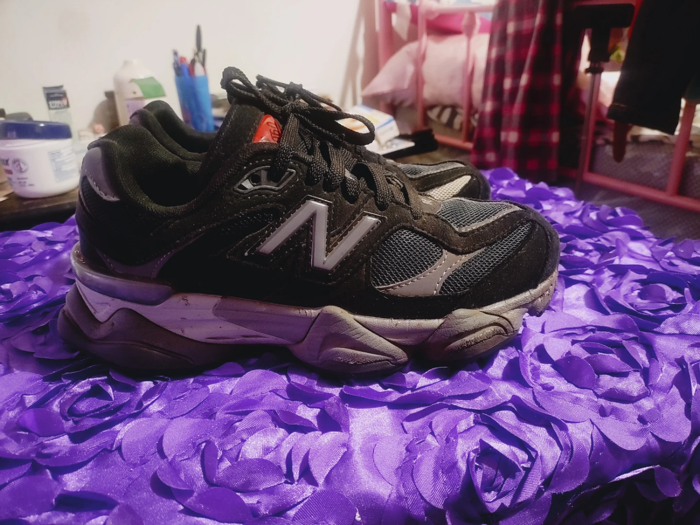 Big kids New Balance 860 Running Shoes size 4.5 used - photo 2