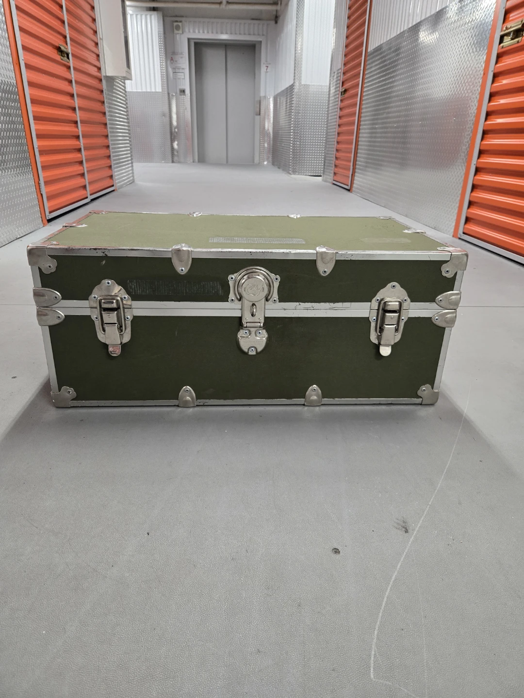 Rhino Trunk Heavy Duty Storage Chest with Wooden Sliding Tray