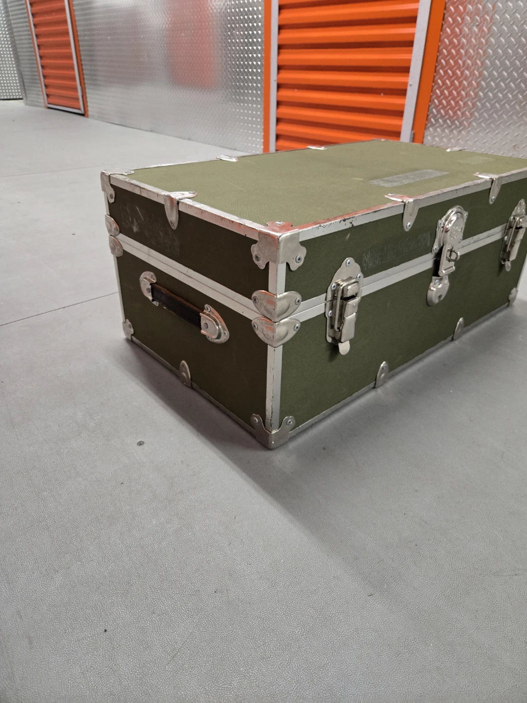 Rhino Trunk Heavy Duty Storage Chest with Wooden Sliding Tray - photo 3