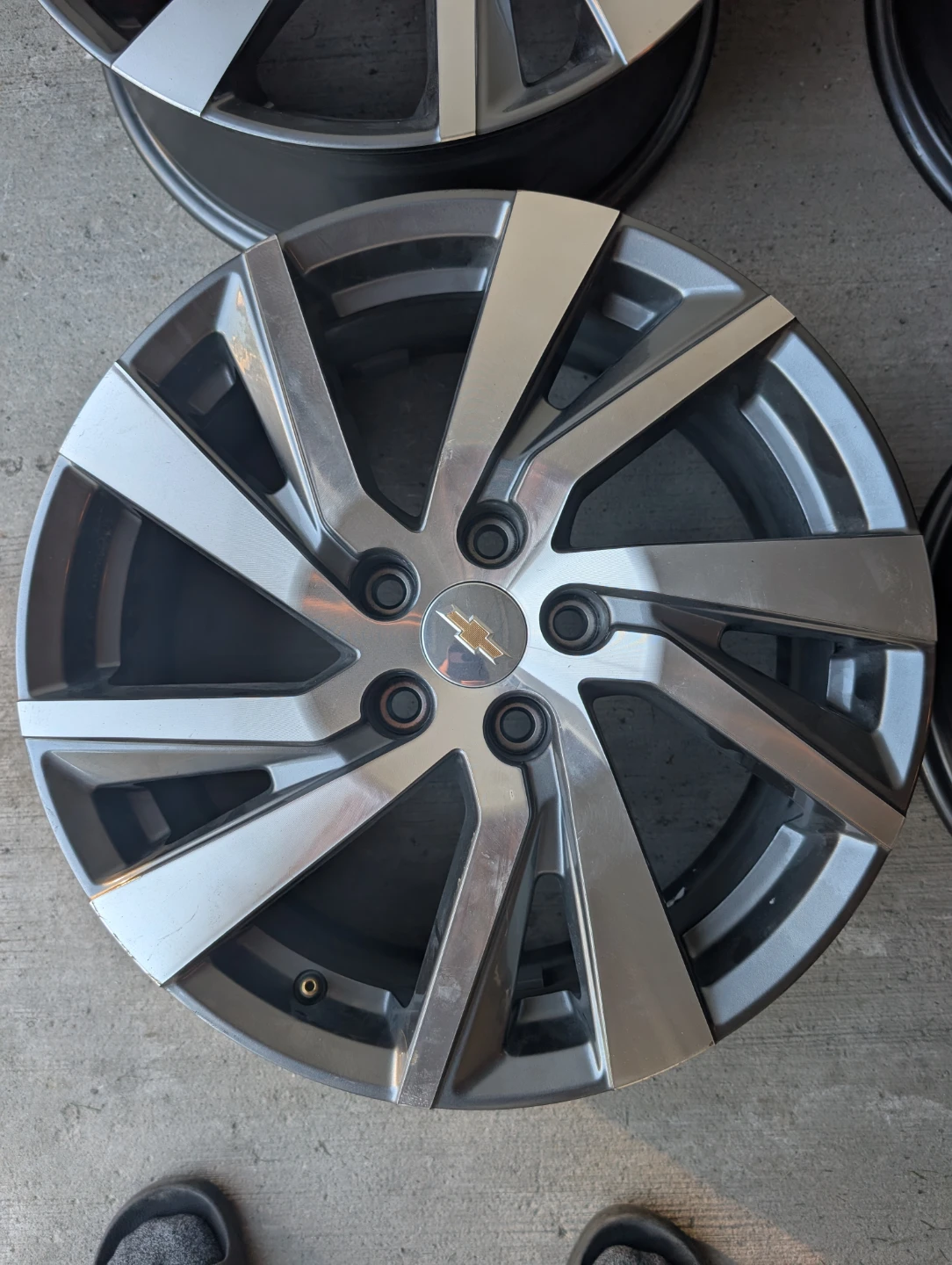 BARELY USED: Rims with TPMS that came off 225/60 R18 tires - photo 2