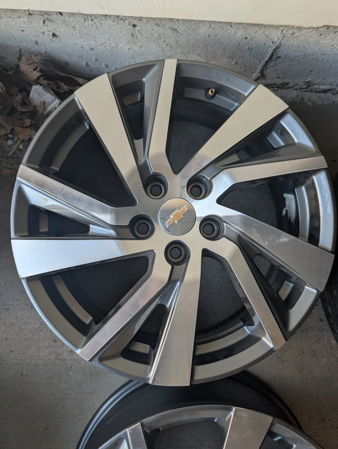 BARELY USED: Rims with TPMS that came off 225/60 R18 tires - photo 3