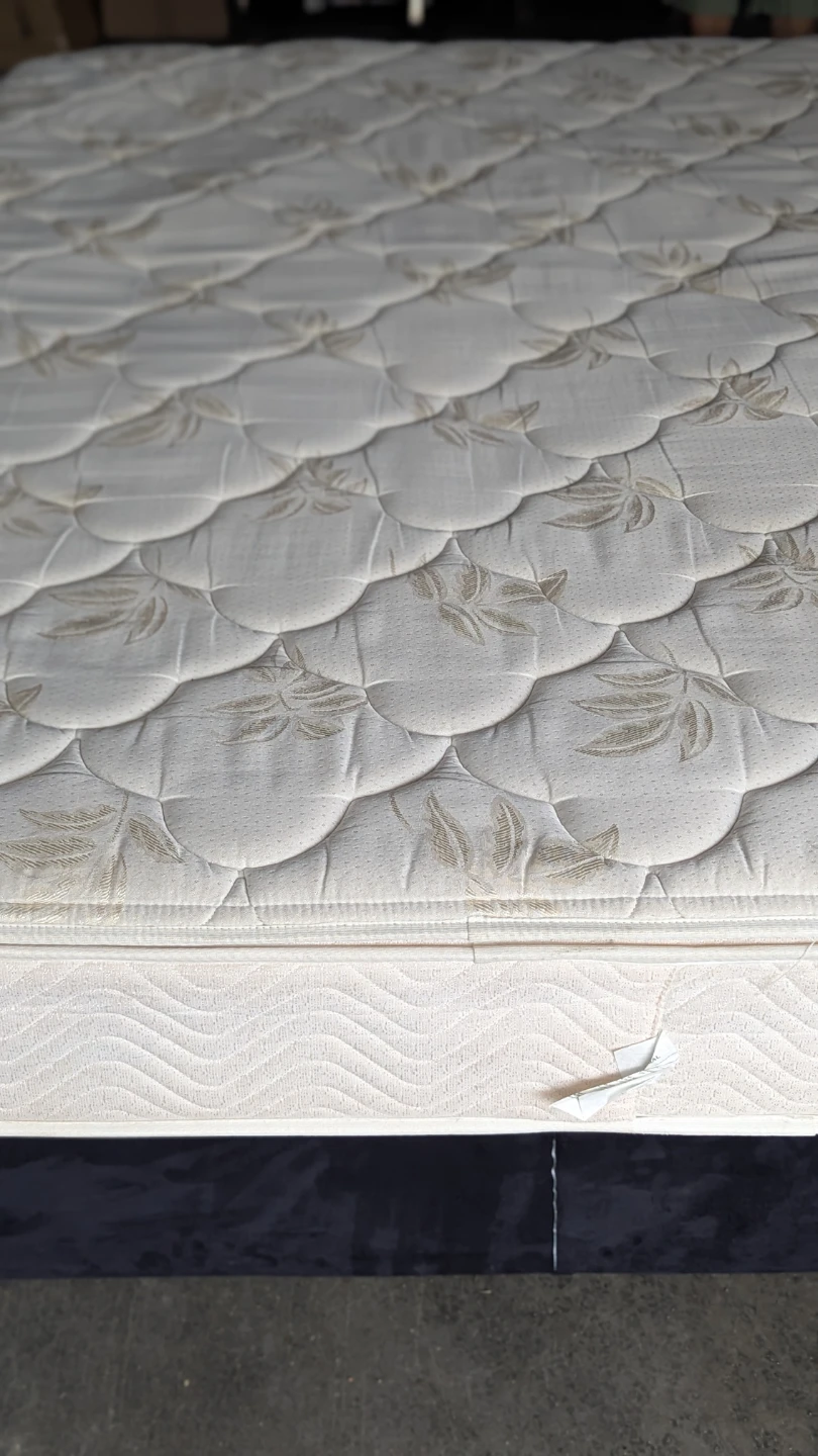 Queen Simmons DeepSleep Mattress what the box/free delivery - photo 2