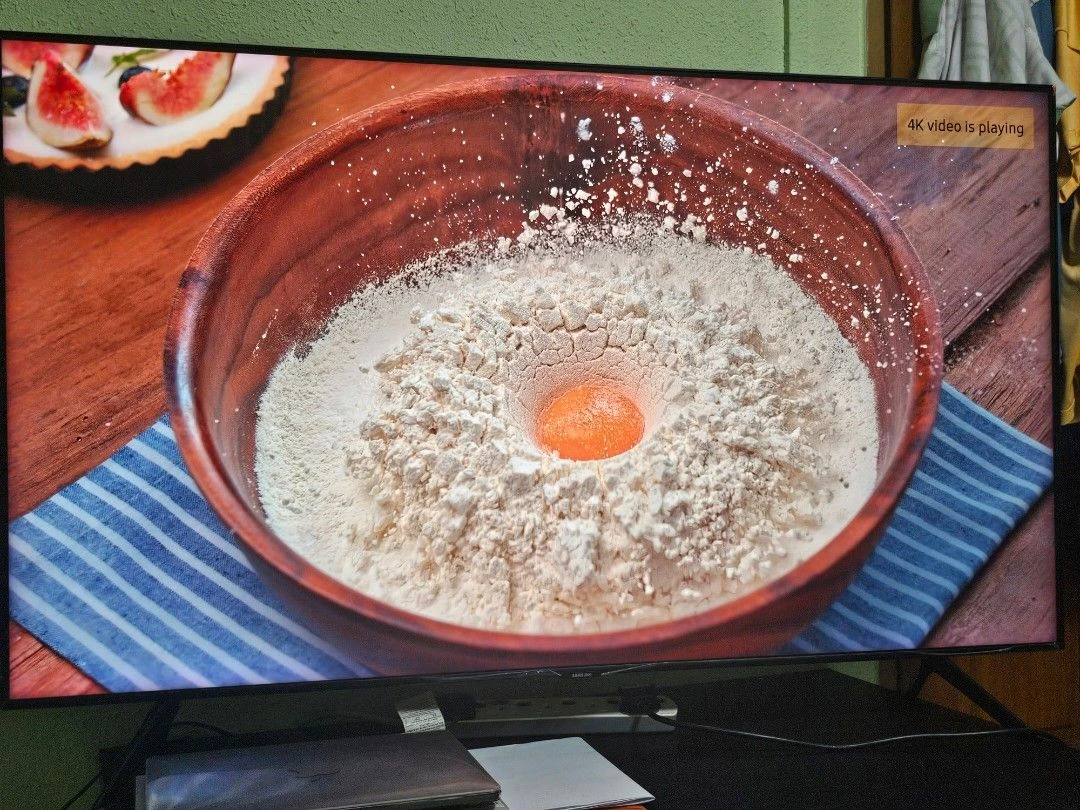 2024 50" Samsung Qled 4K ULtra HD Smart tv. $700 retail - photo 2