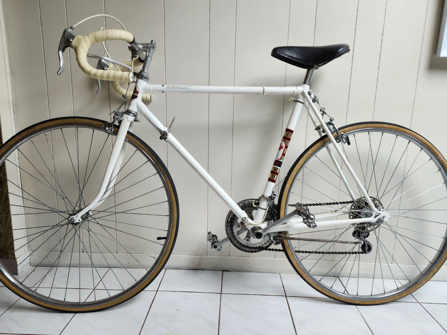 Road Bike - Vintage White