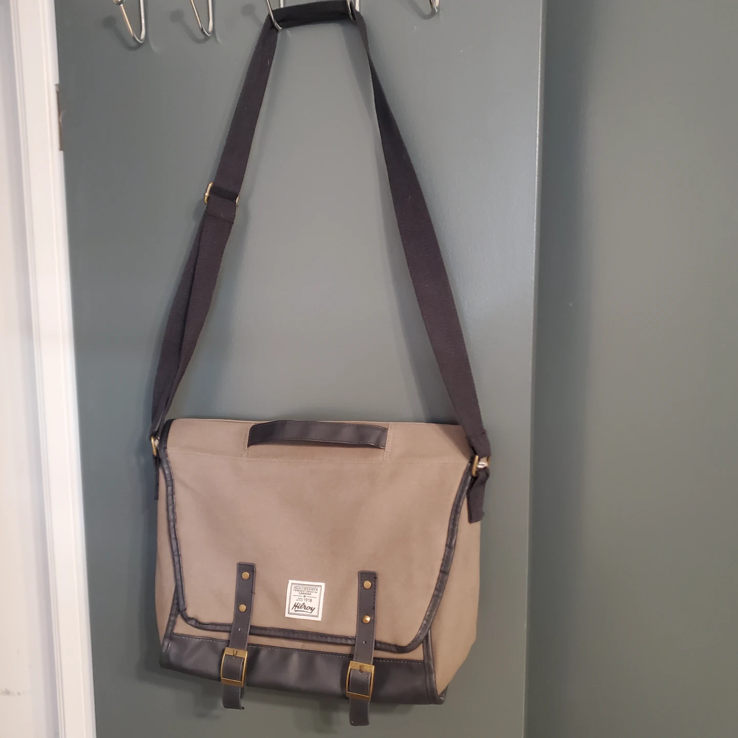 Hilroy Messenger Bag - Tan/Brown