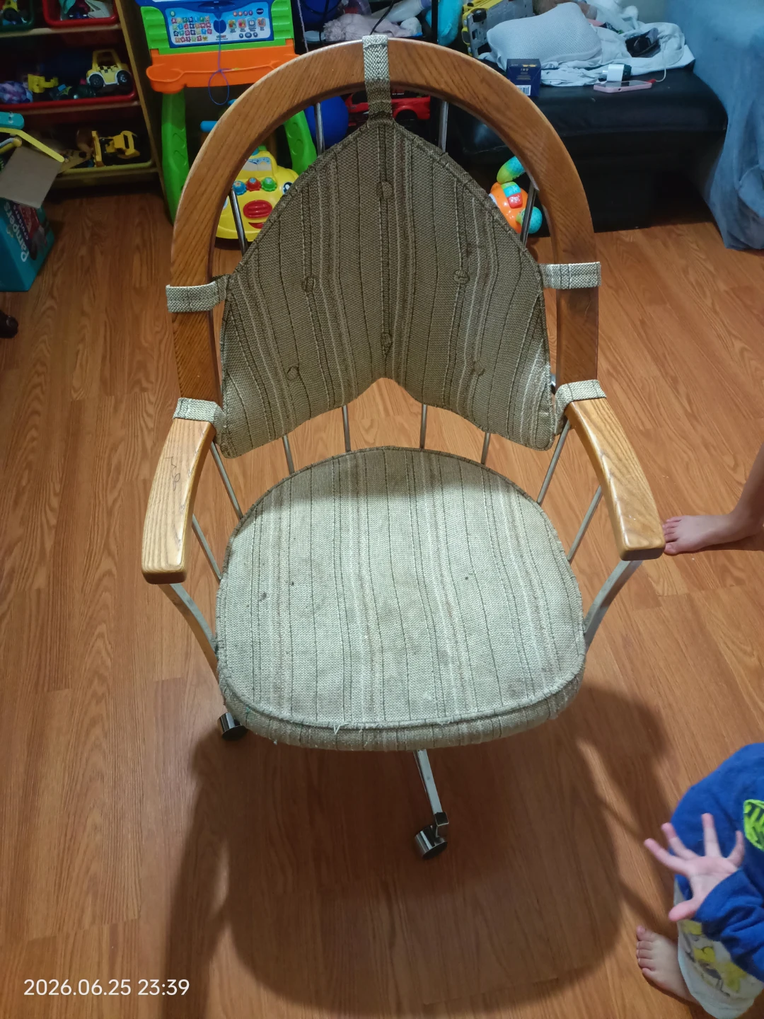 Free chairs 4pcs