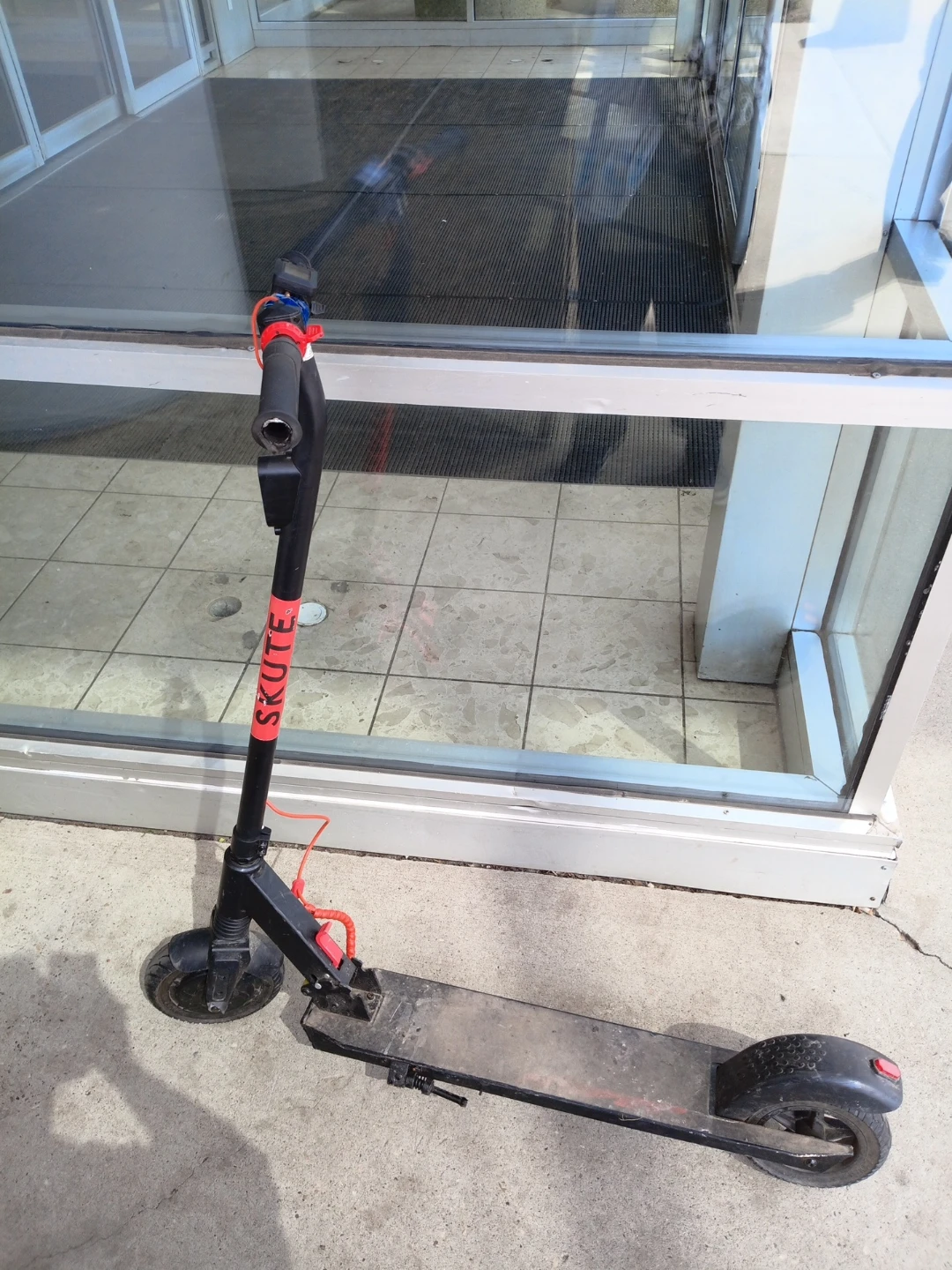 SKGUTE Electric Scooter - photo 2