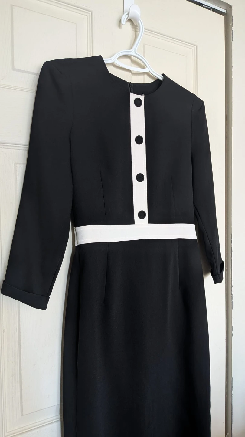 Modern black and white long-sleeve sheath dress, size 6 - photo 3