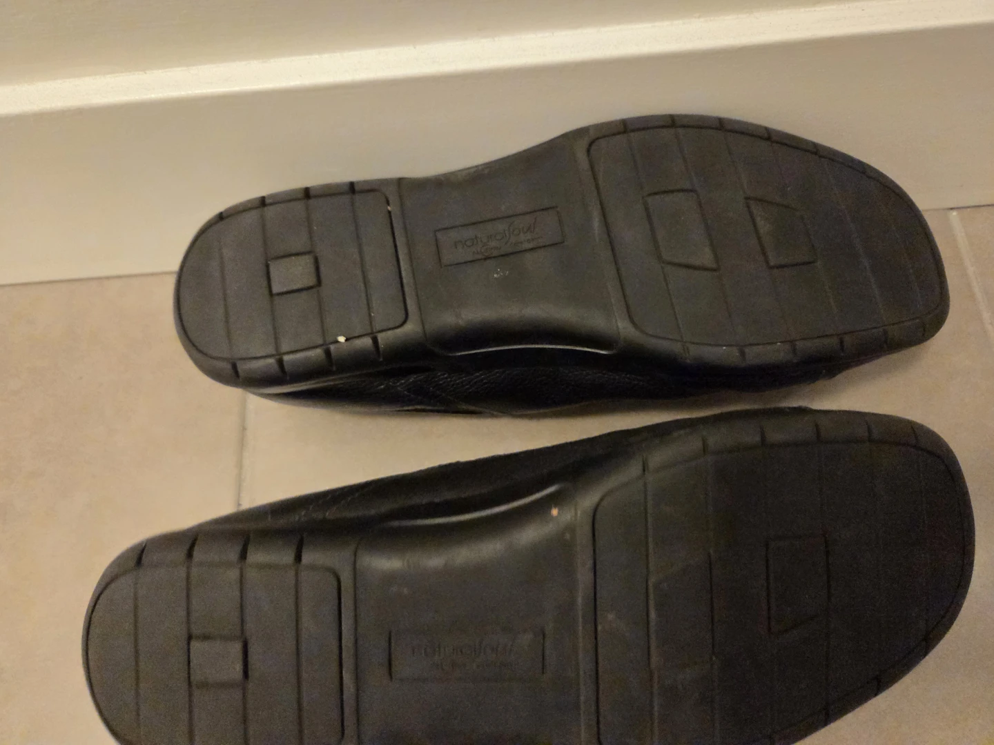 Natural Soul Black Leather Loafers - Size 7.5M - photo 2