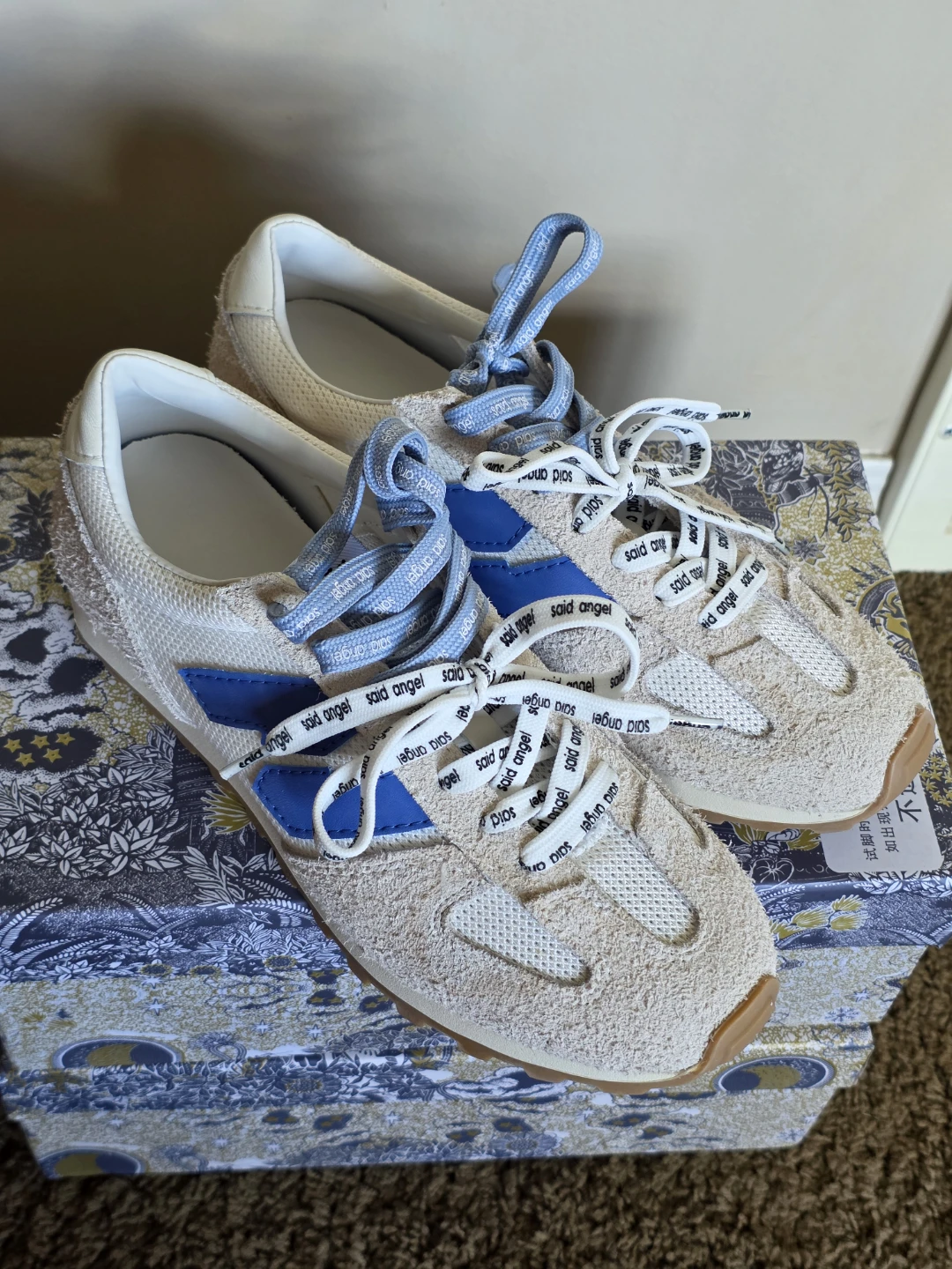 Sneakers