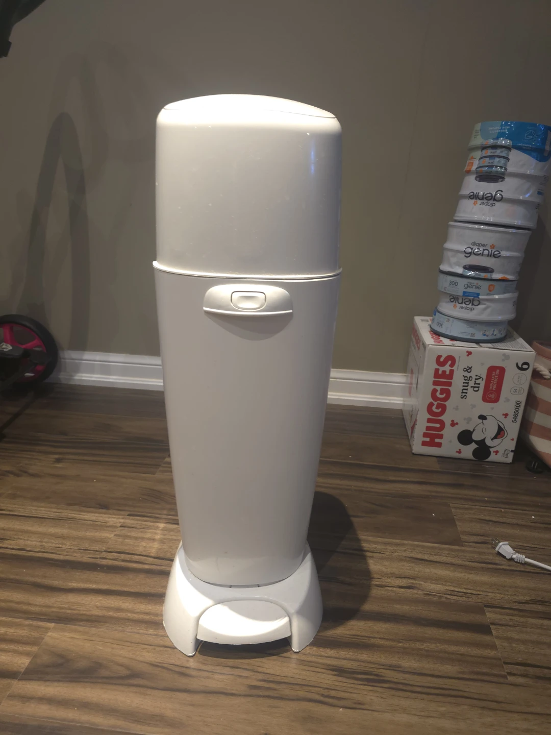 Milton Diaper Genie Essence Diaper Pail with refill