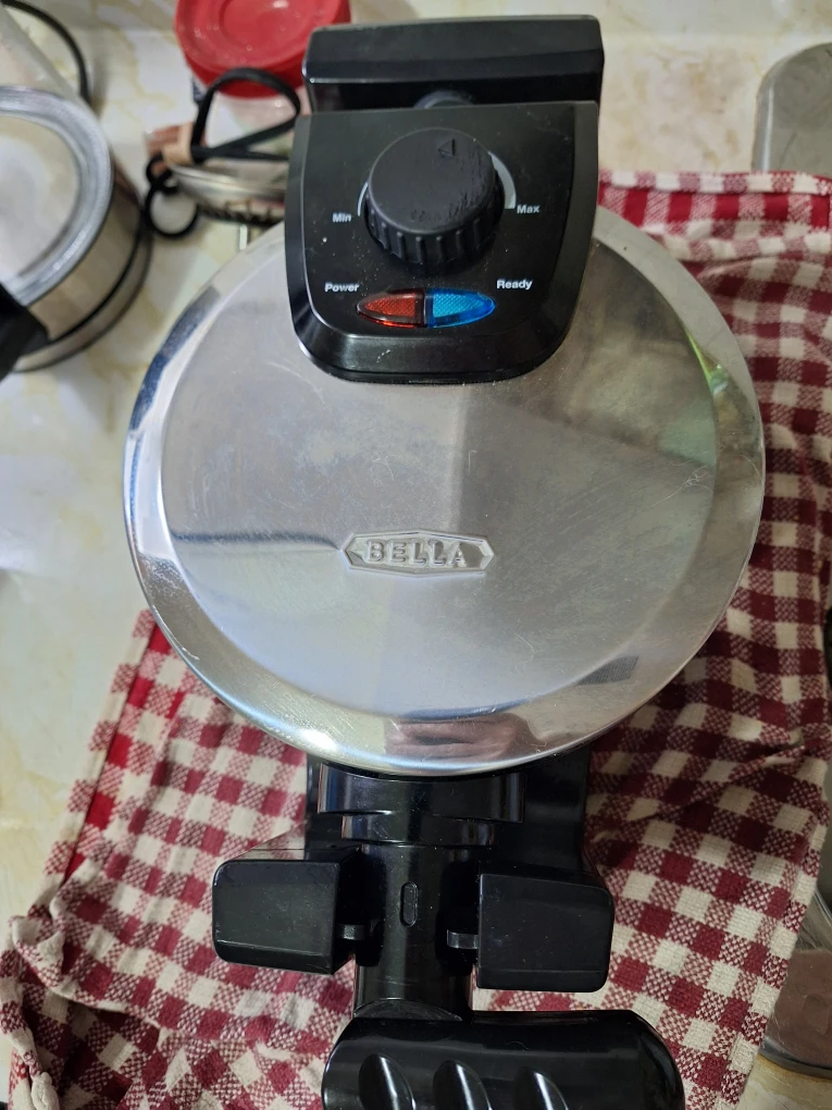 Bella rotating Belgium Waffle Maker