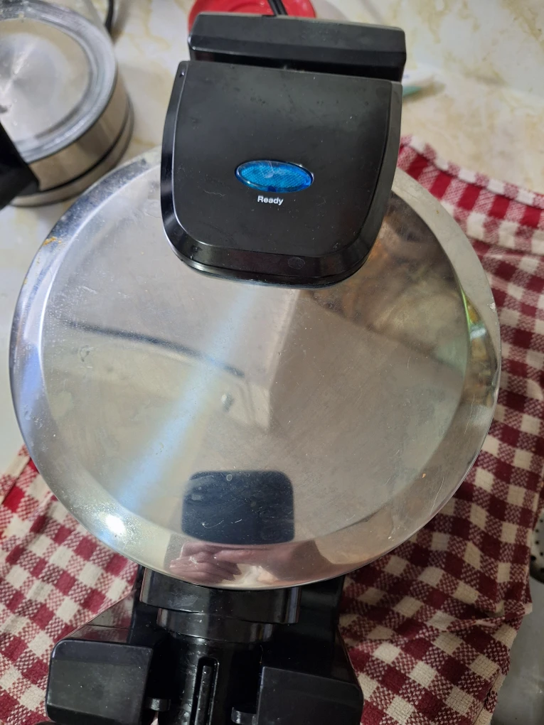 Bella rotating Belgium Waffle Maker - photo 4