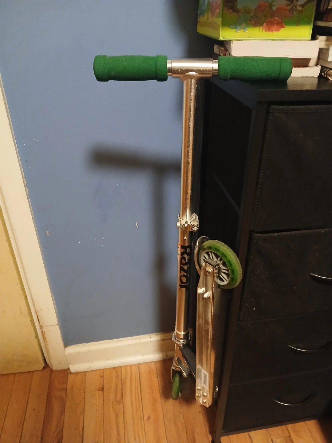 Razor Scooter - Silver with Green Grips - photo 2