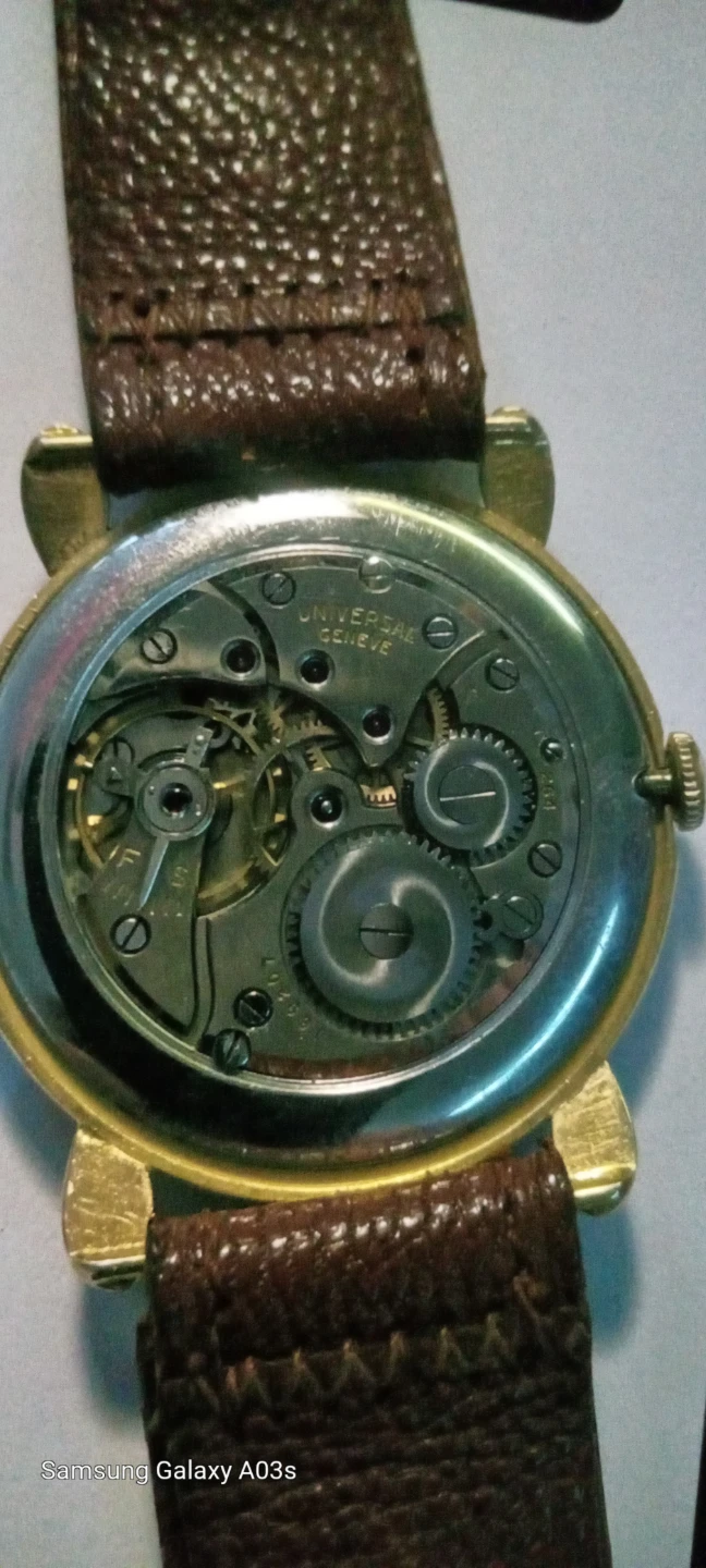 Universal Genève 18k Gold Watch - photo 3