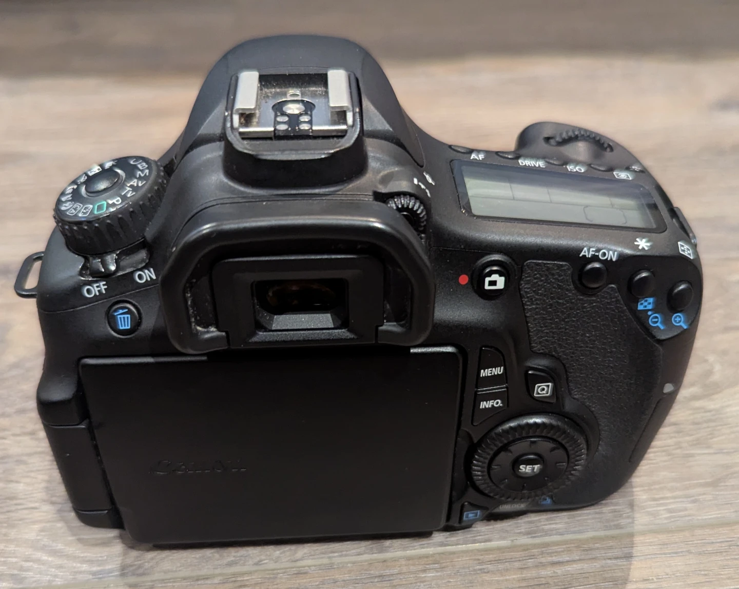 Canon EOS 60D DSLR Camera with 18-135mm Lens - photo 3