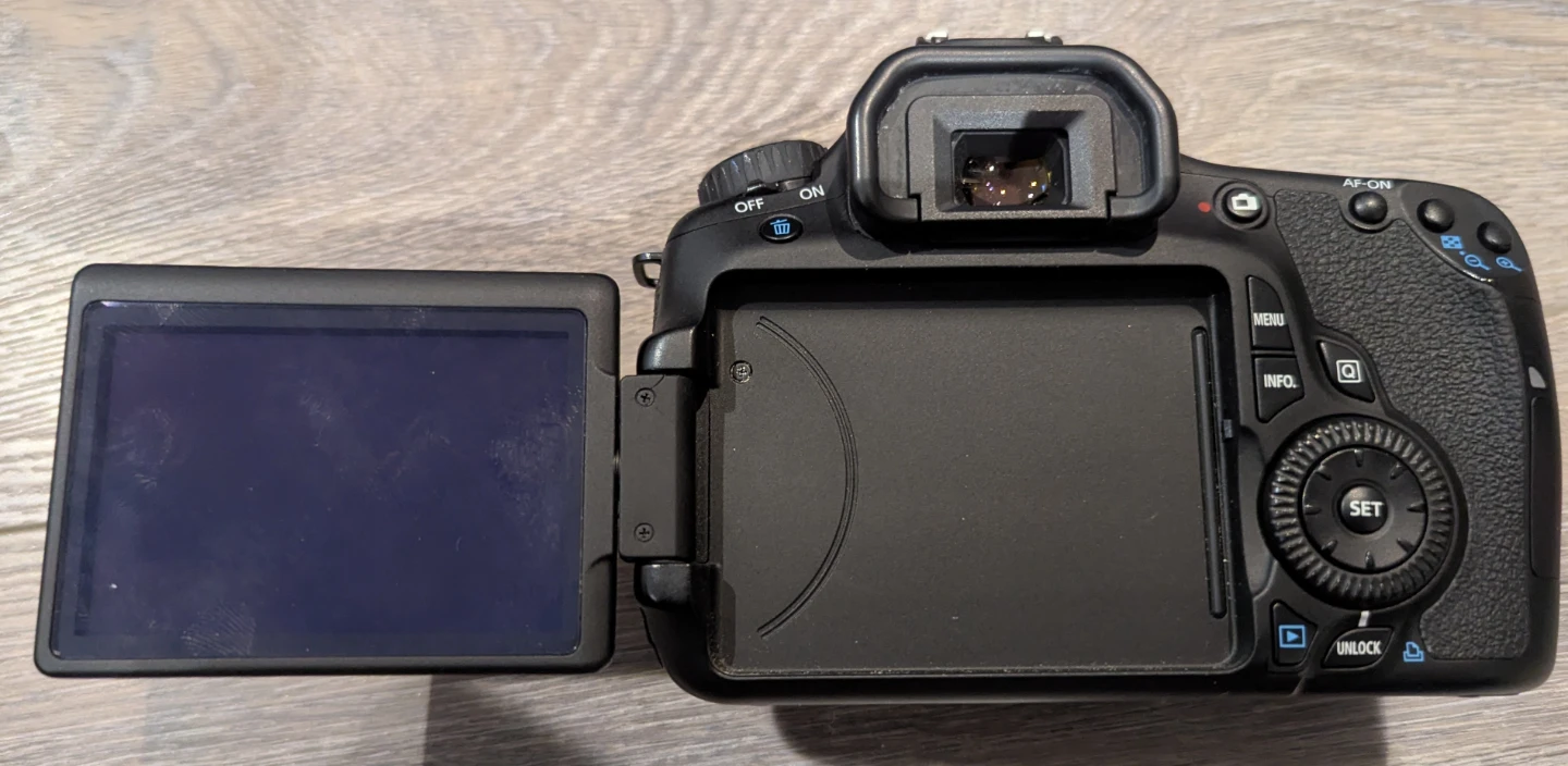 Canon EOS 60D DSLR Camera with 18-135mm Lens - photo 4
