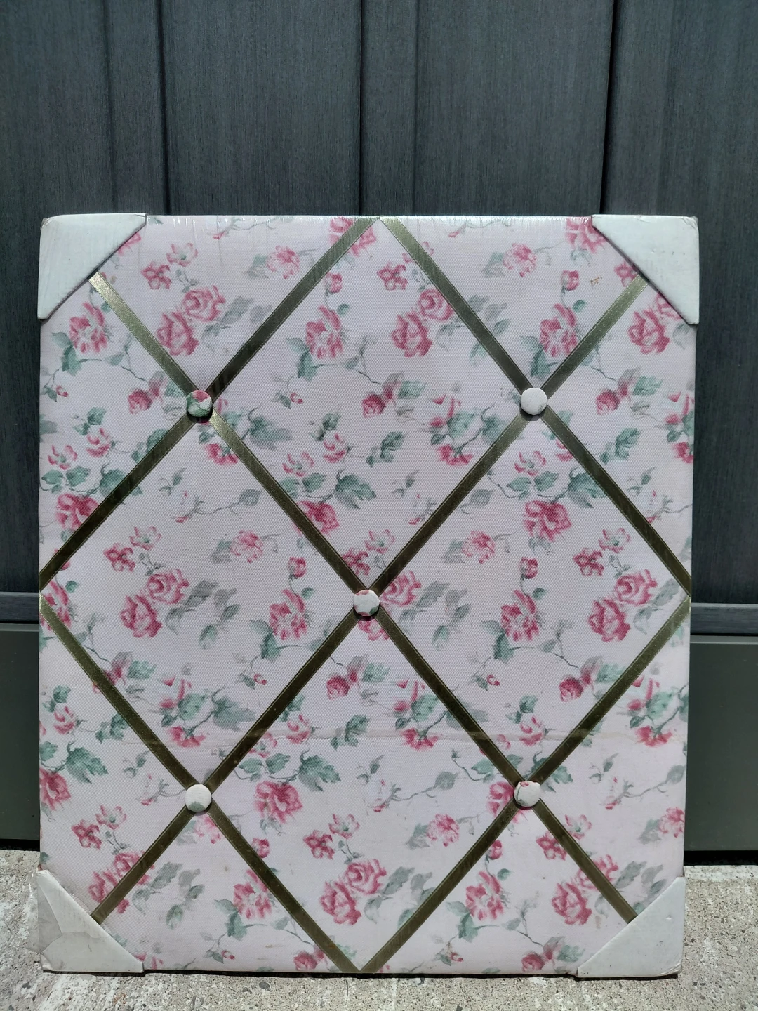 Floral Ribbon Memo Display Board