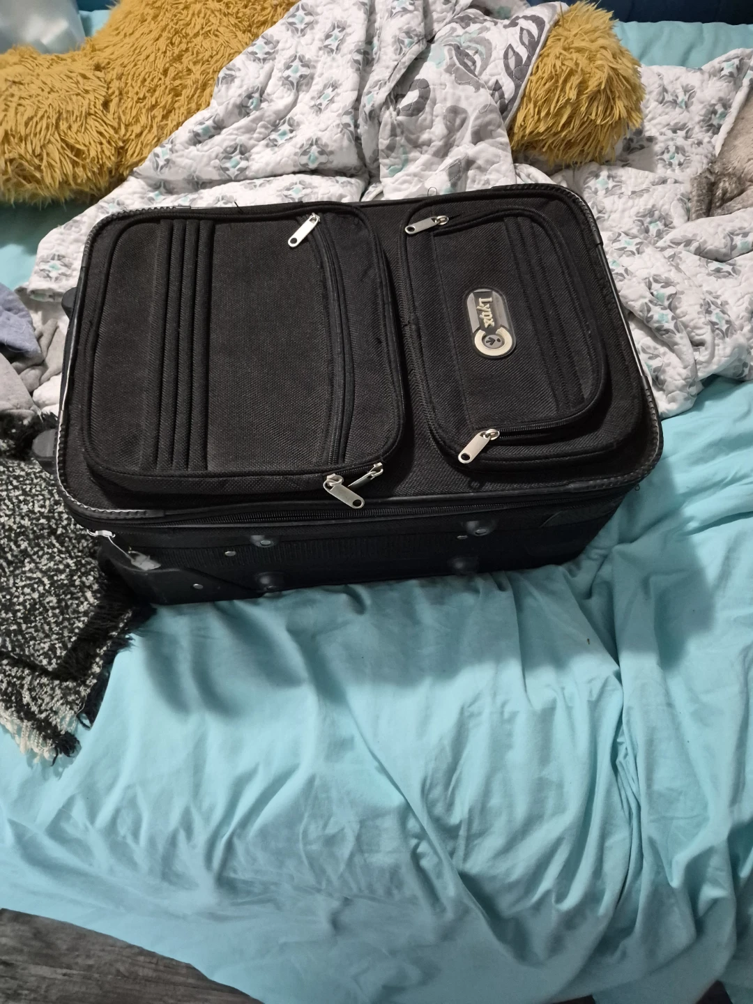 Lynx black rolling suitcase - photo 2