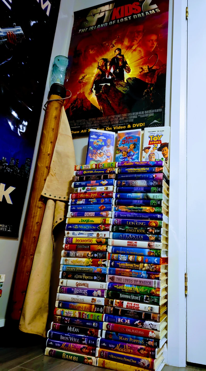 Vintage VHS Clam Shell Movie Tapes 100+ - photo 5