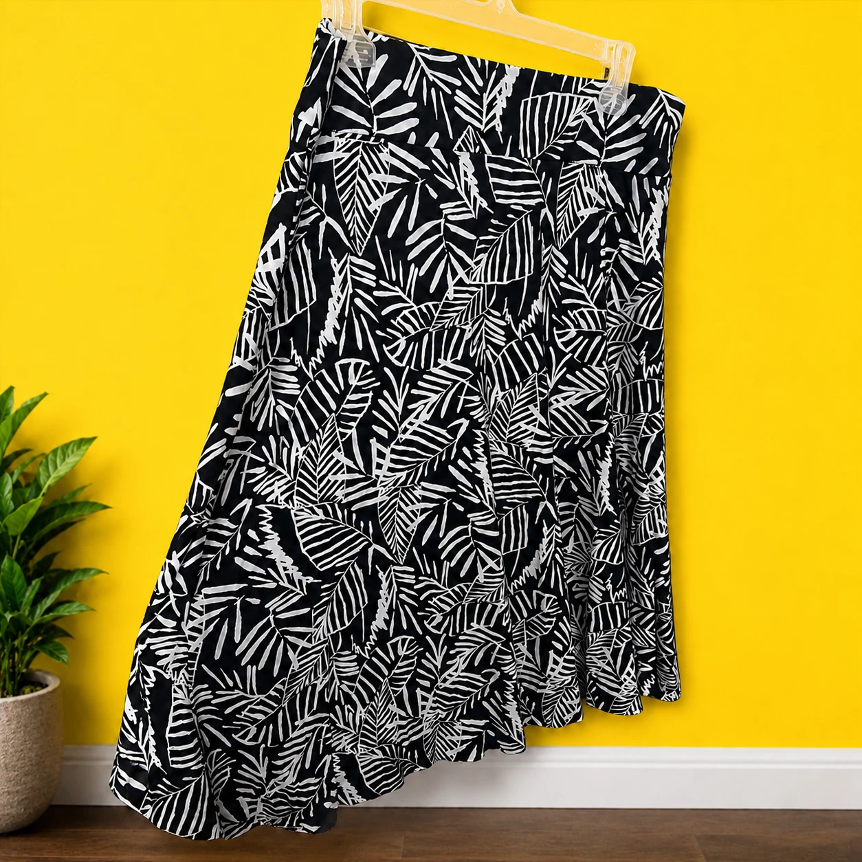 New Stylish A-line Leaf Print Skirt – Flowy & Flattering, Size M