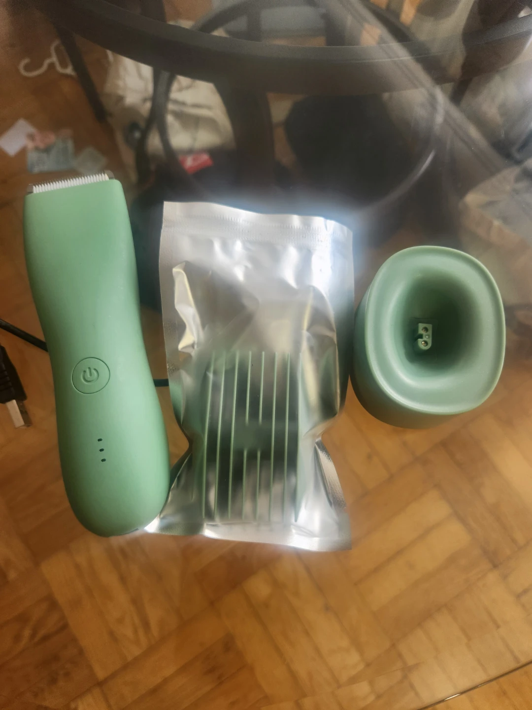 Green Body Groomer Set with Charging Base and Guards