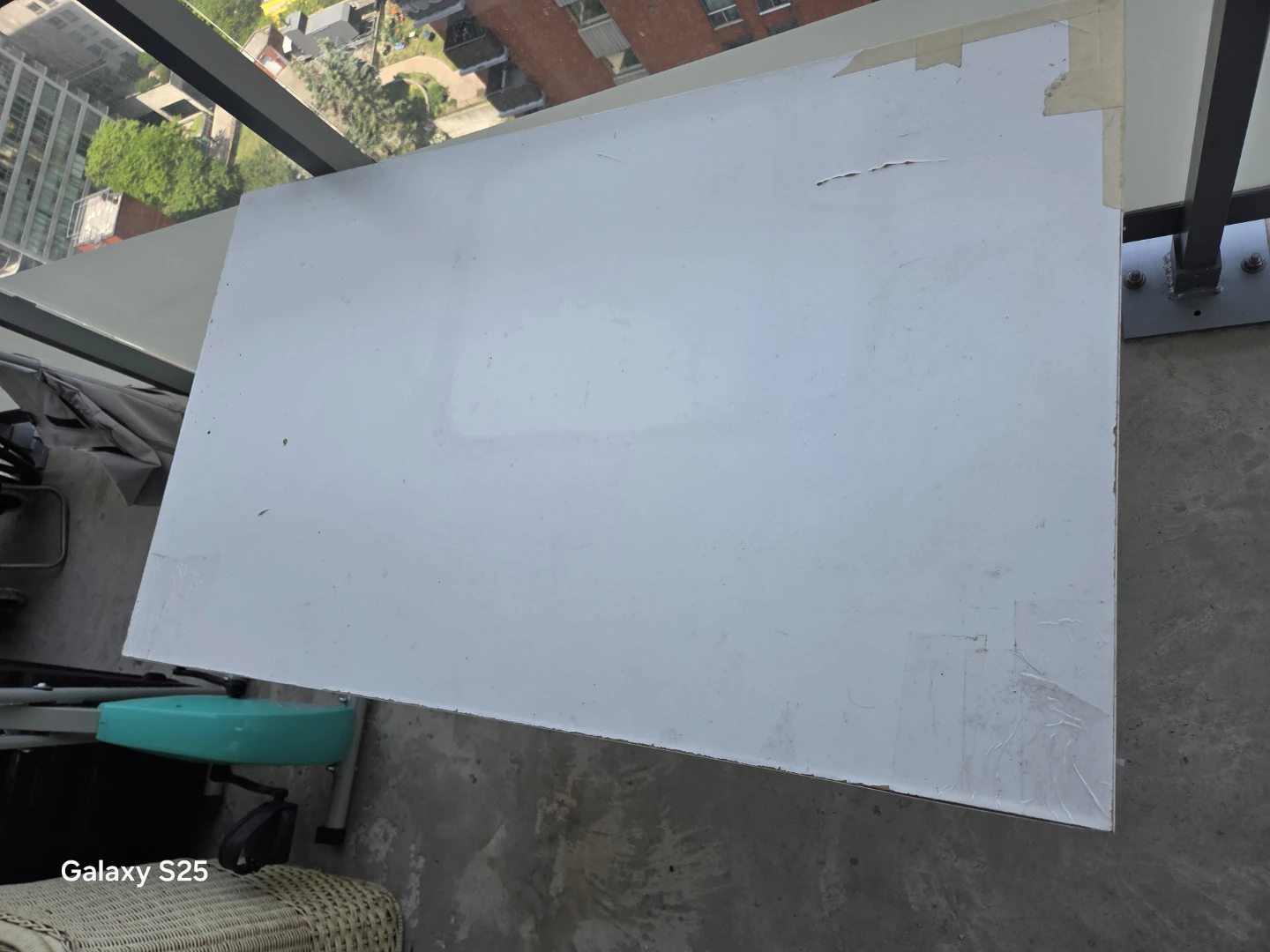 White Table with Metal Legs - photo 4