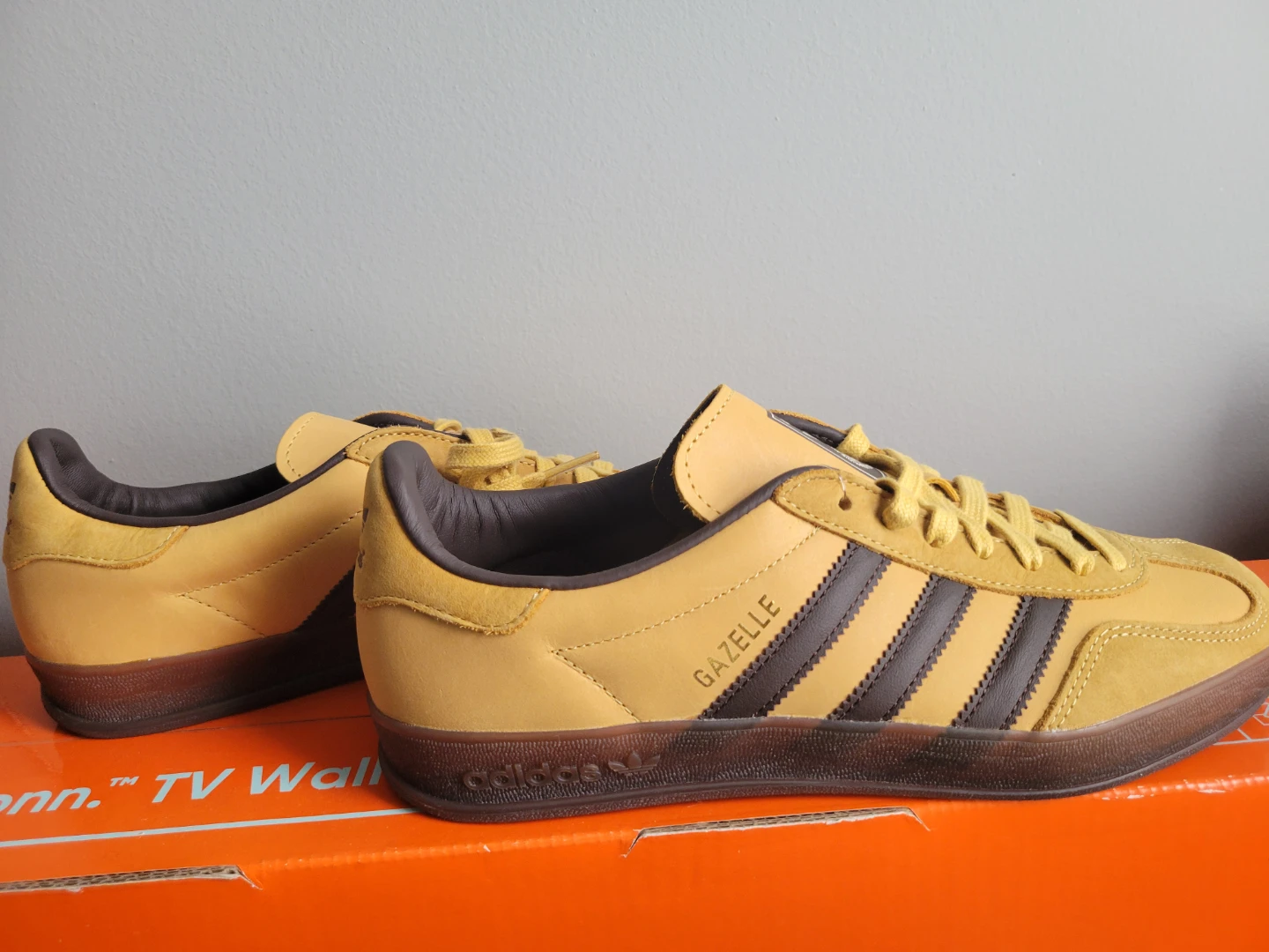 NEW ADIDAS GAZELLE  8.5. - photo 2