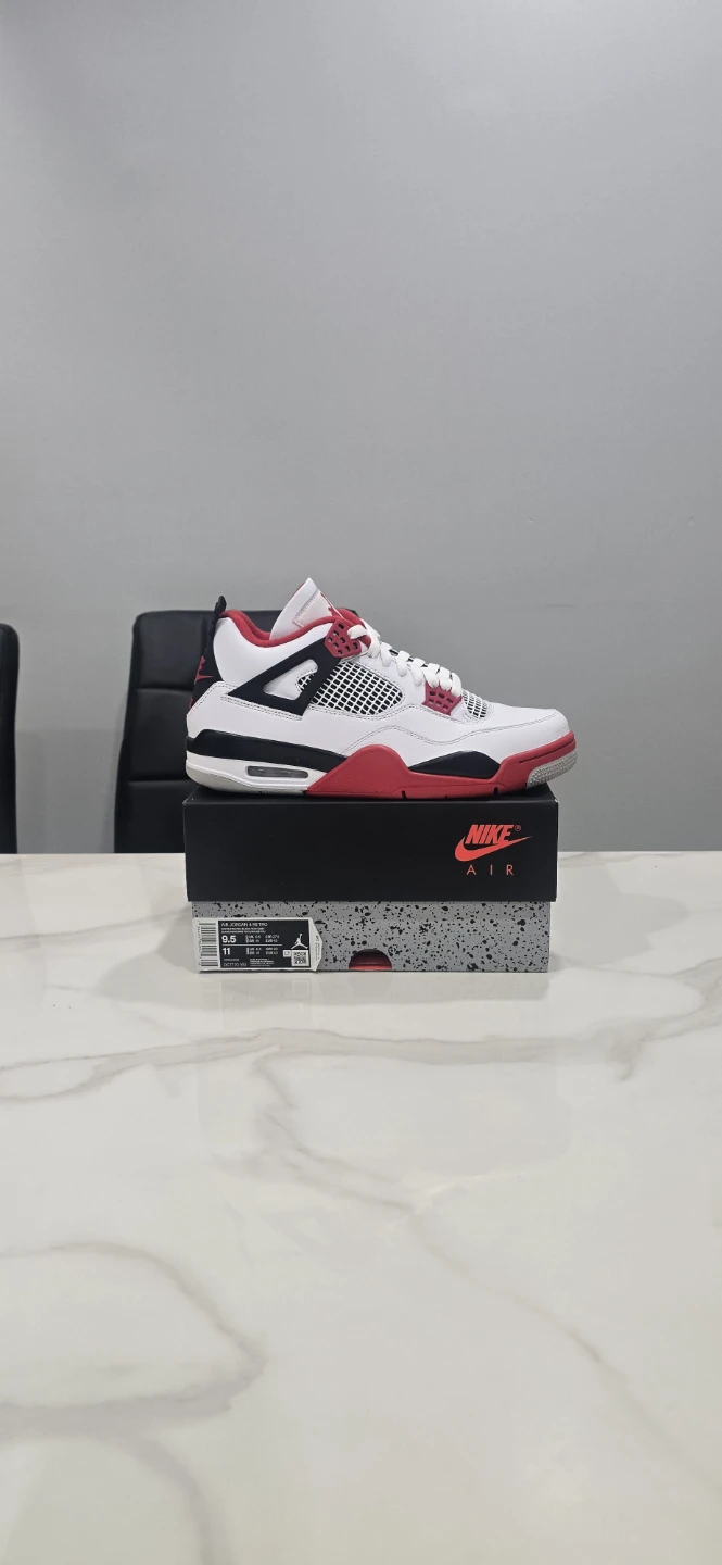Air Jordan 4 fire red size 9.5