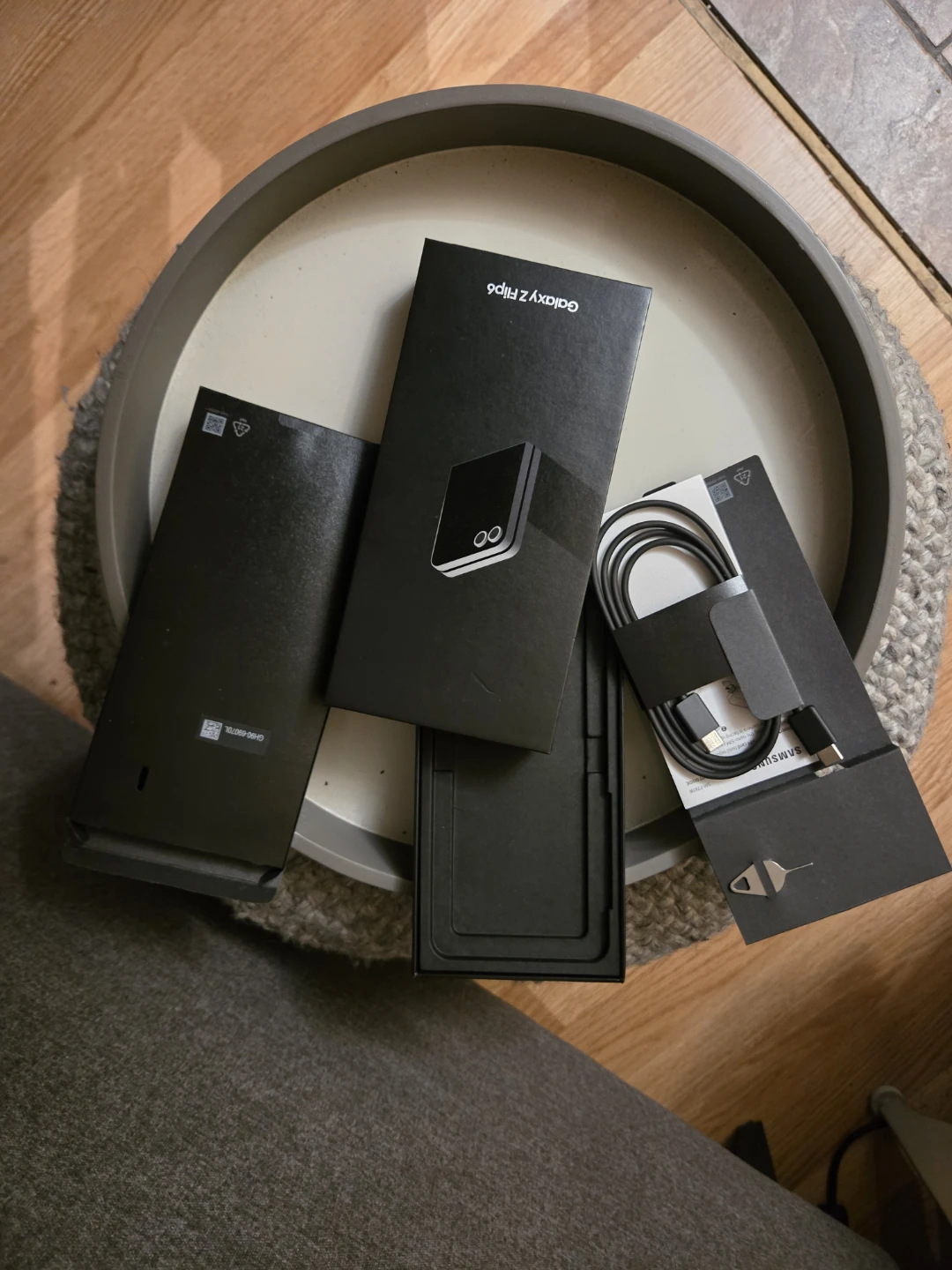 Samsung Flip 6 Unlocked - photo 2