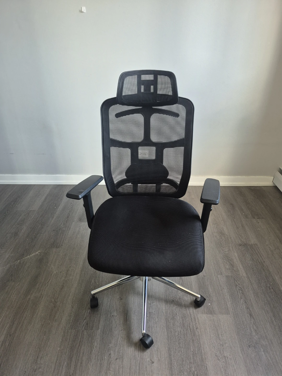 Black Mesh Ergonomic Office Chair with Headrest