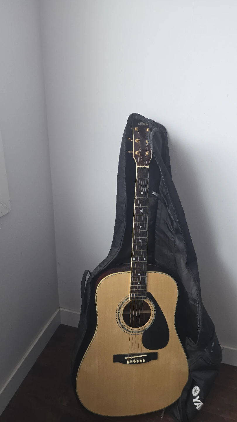 Yamaha Acoustic Guitar with Gig Bag - photo 2