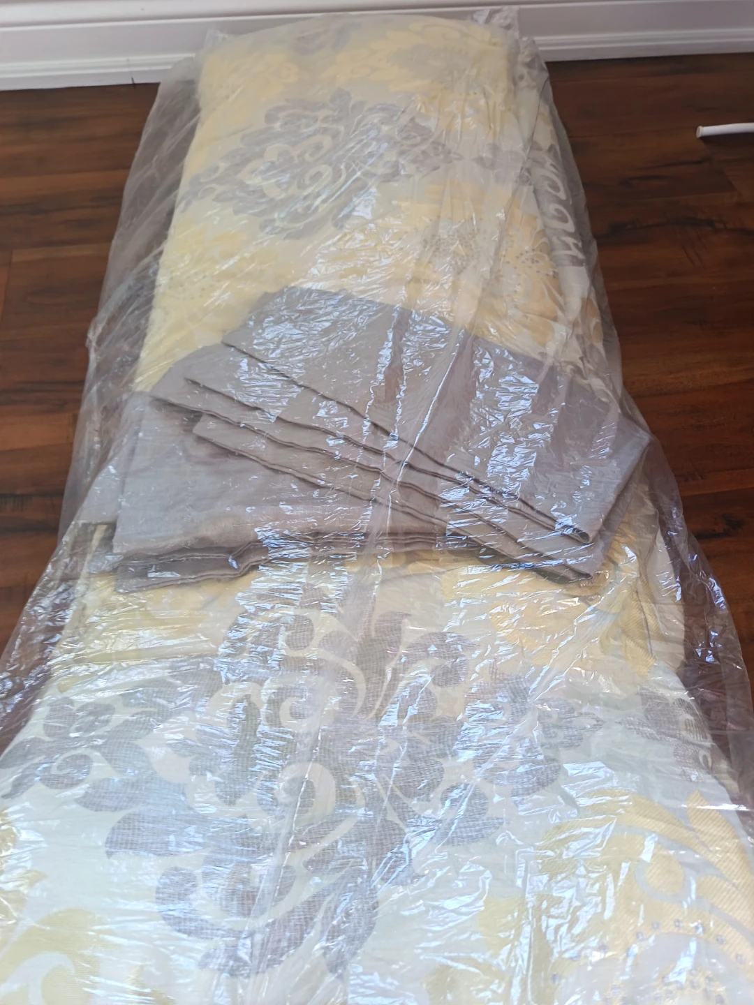 Damask Bedding Set