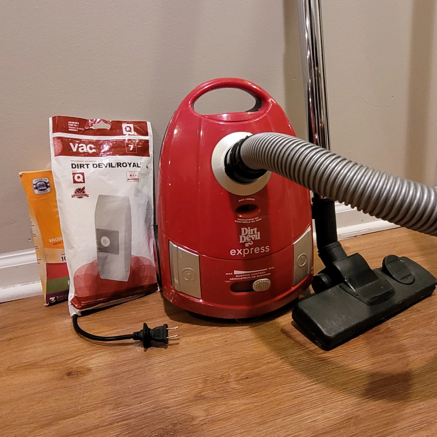 Dirt Devil Express Red Canister Vacuum - photo 2