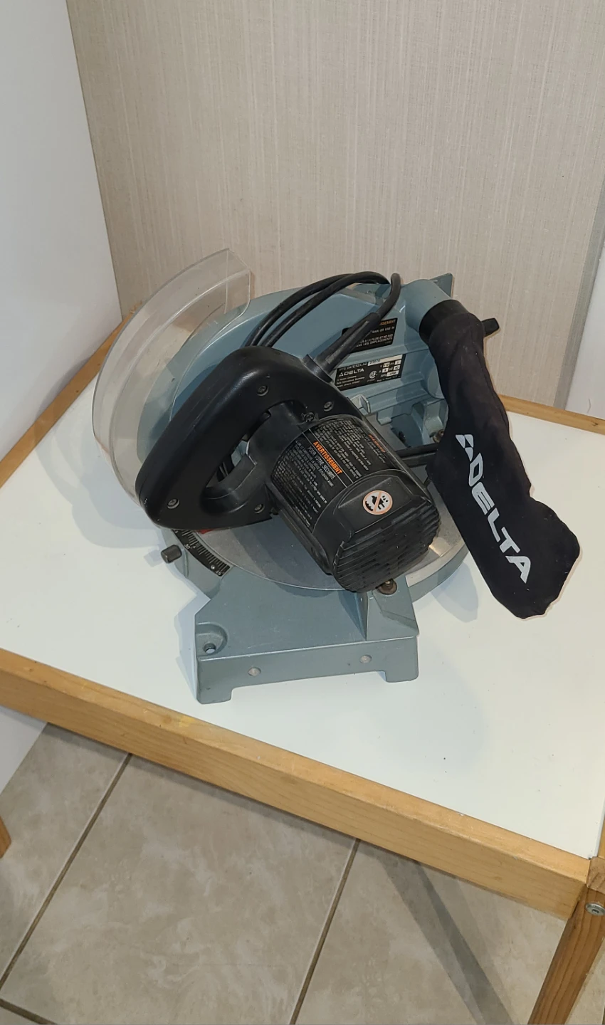 Delta 8-1/4" Compound Miter Saw - Great Condition! - photo 4