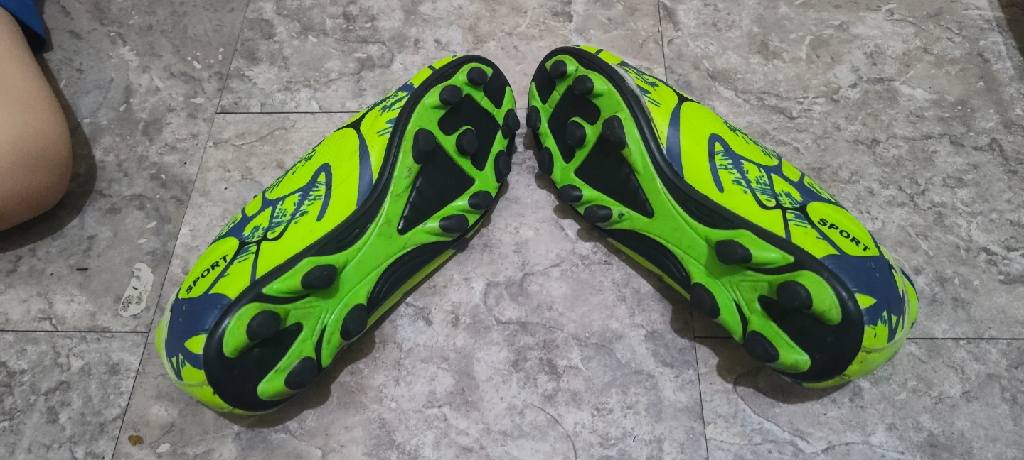 Youth Soccer Cleats - Size 5 - photo 5