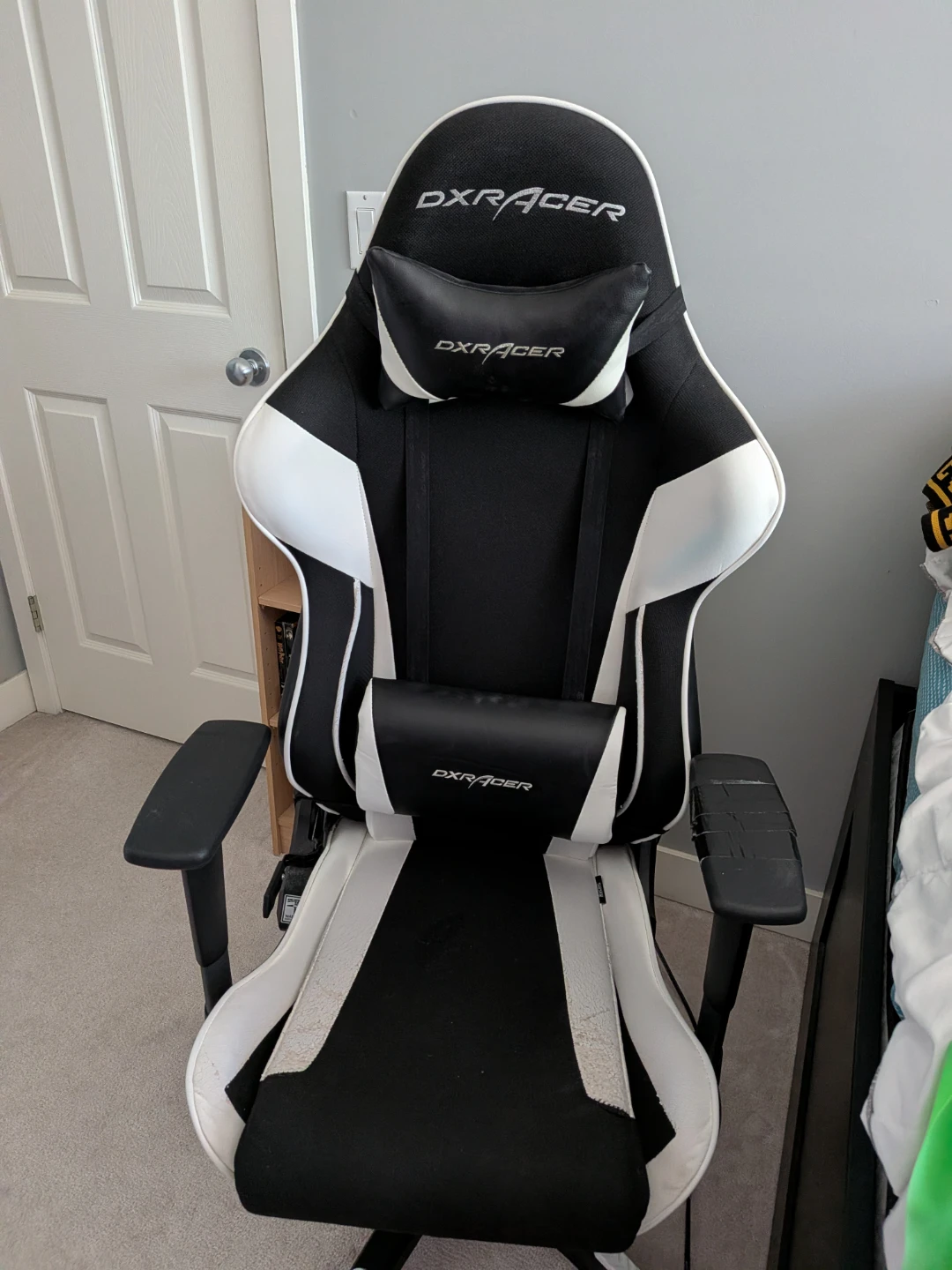 DX racer gaming chair