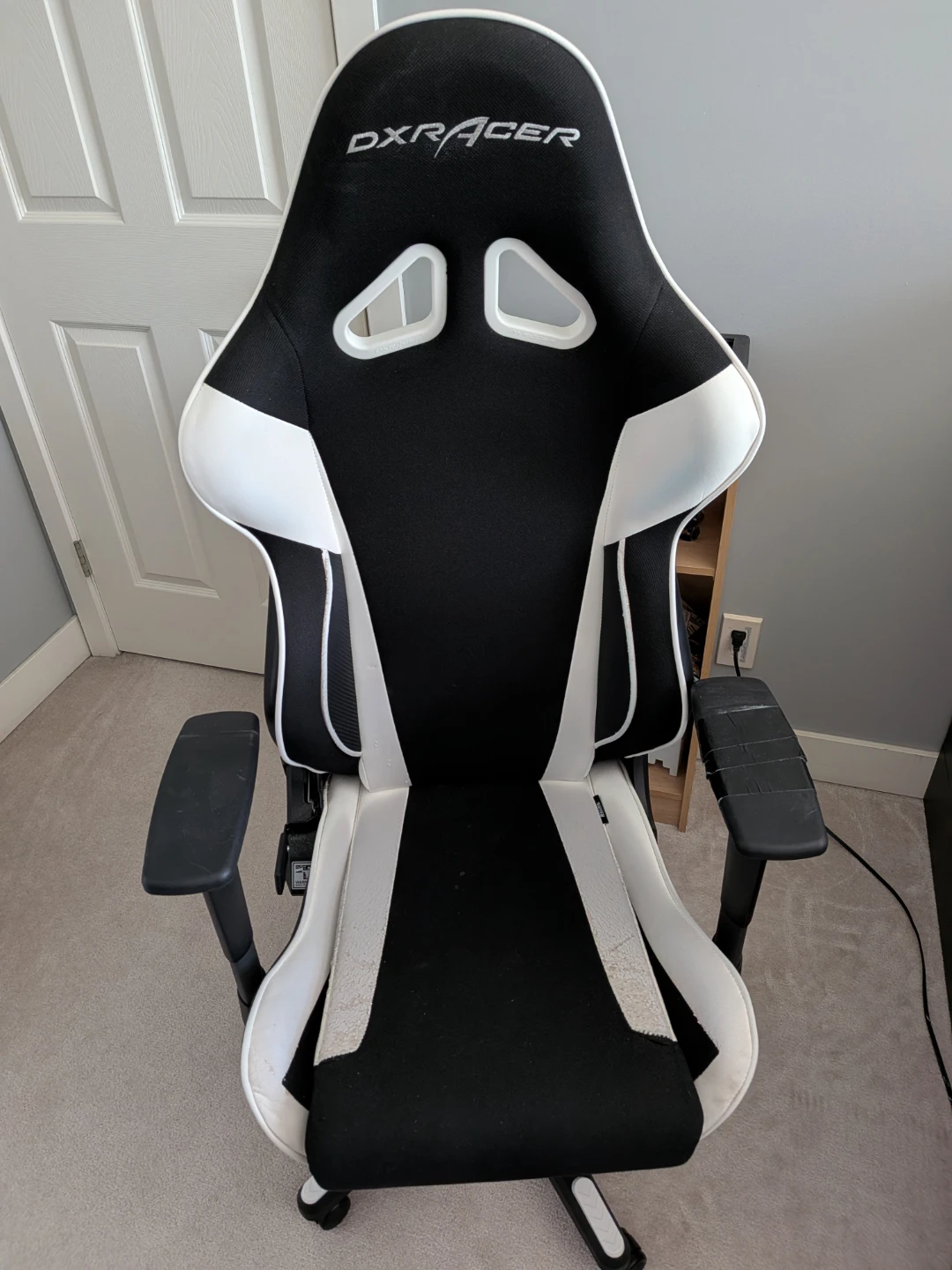 DX racer gaming chair - photo 3