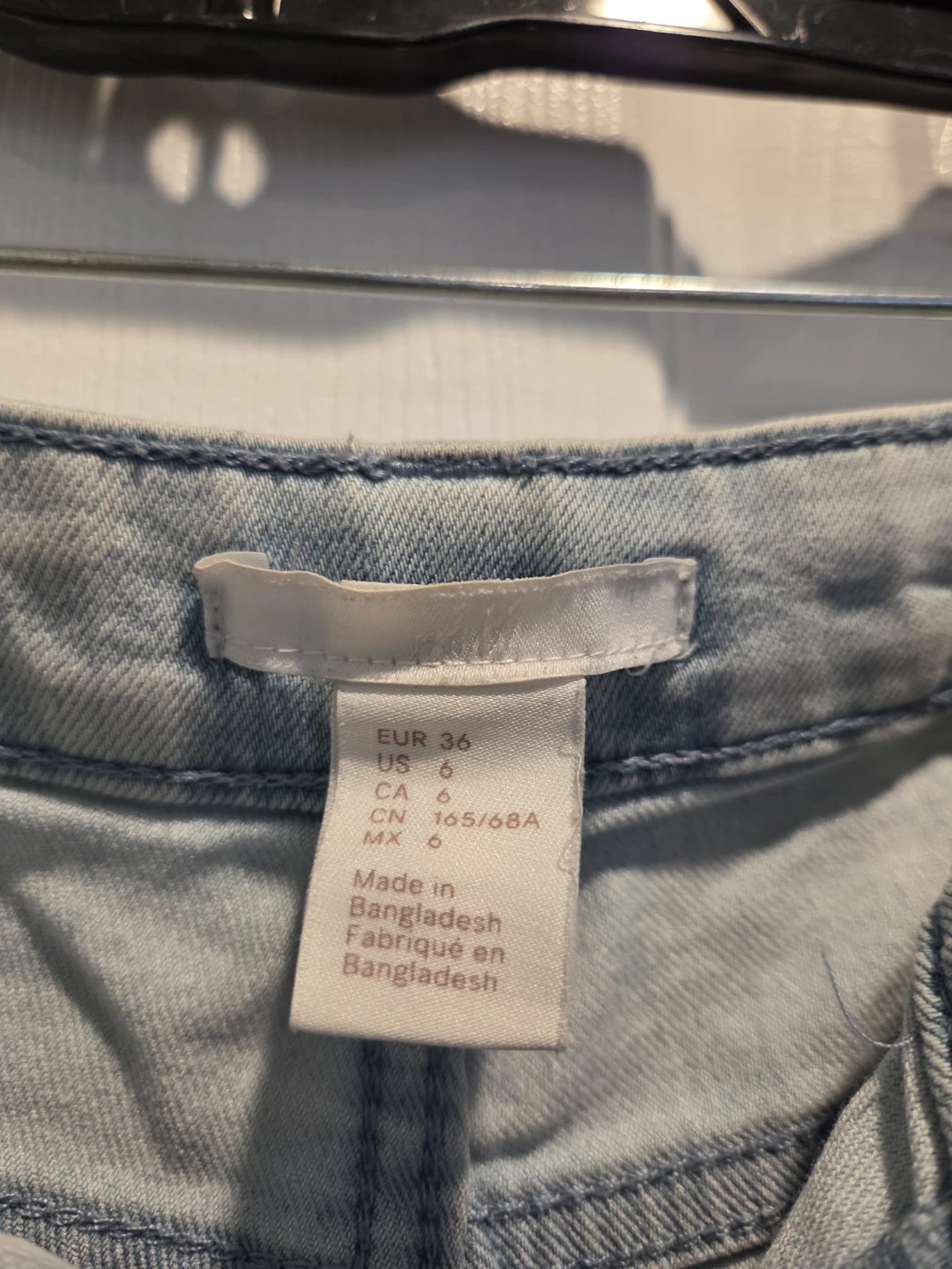 H&M Light Wash Denim Shorts Size 6 - photo 3