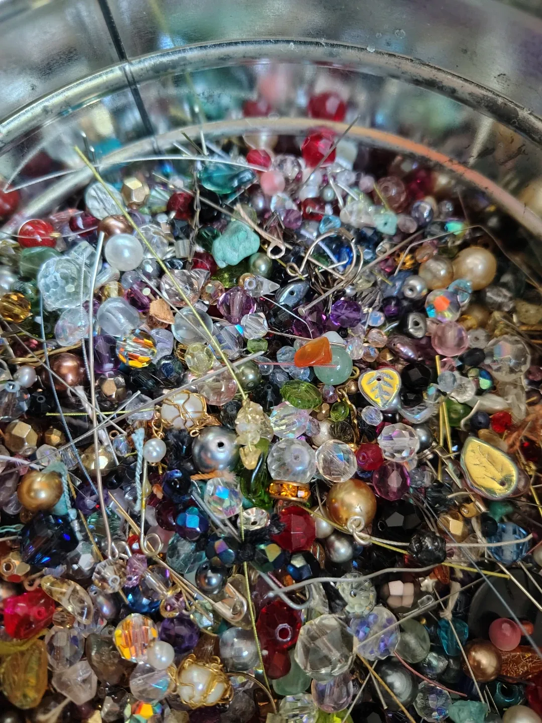 Tin Chock Full  of Beads and Such - 5 lbs - photo 4
