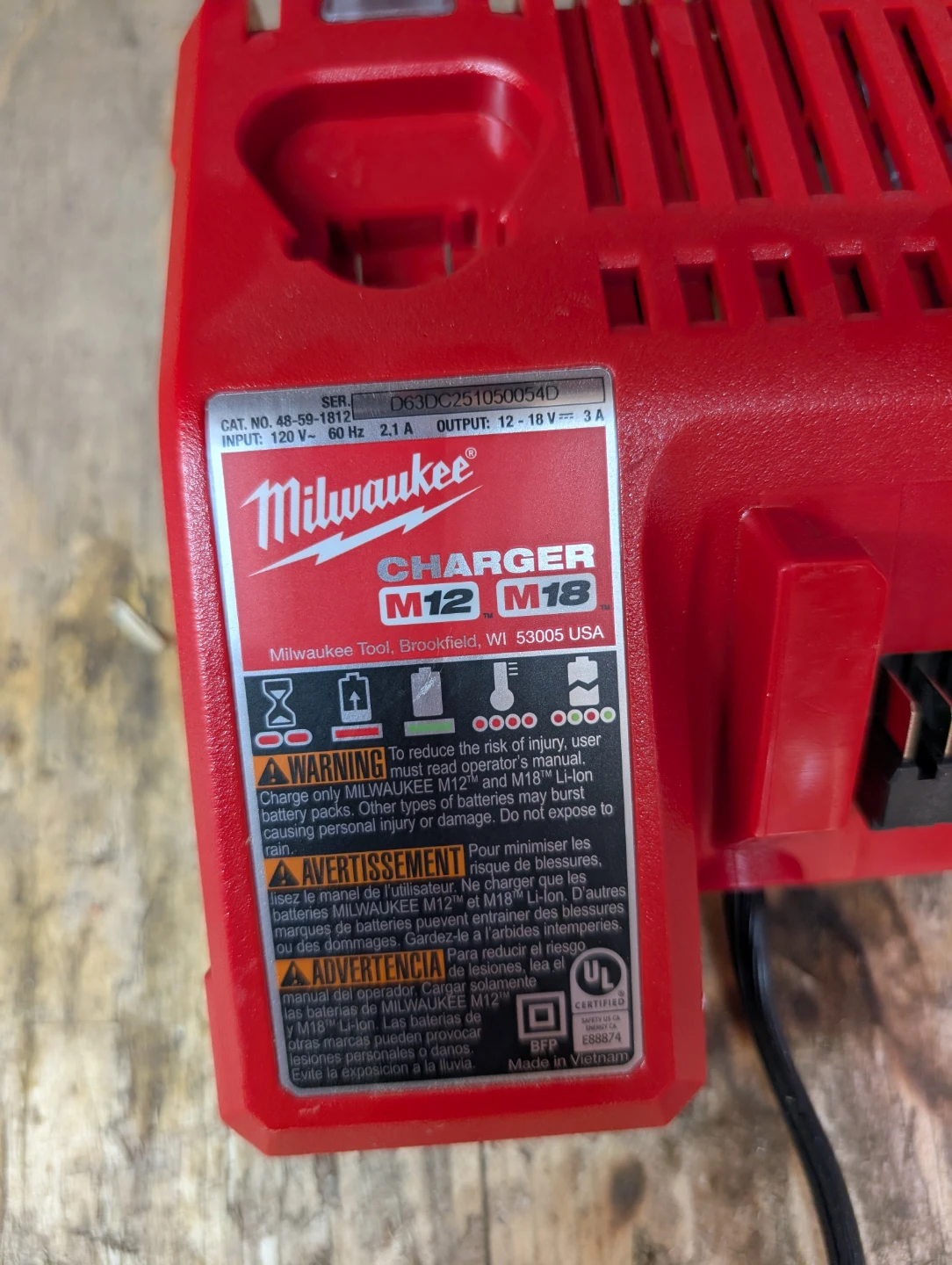BRAND NEW Milwaukee M12 M18 Battery Charger - photo 2